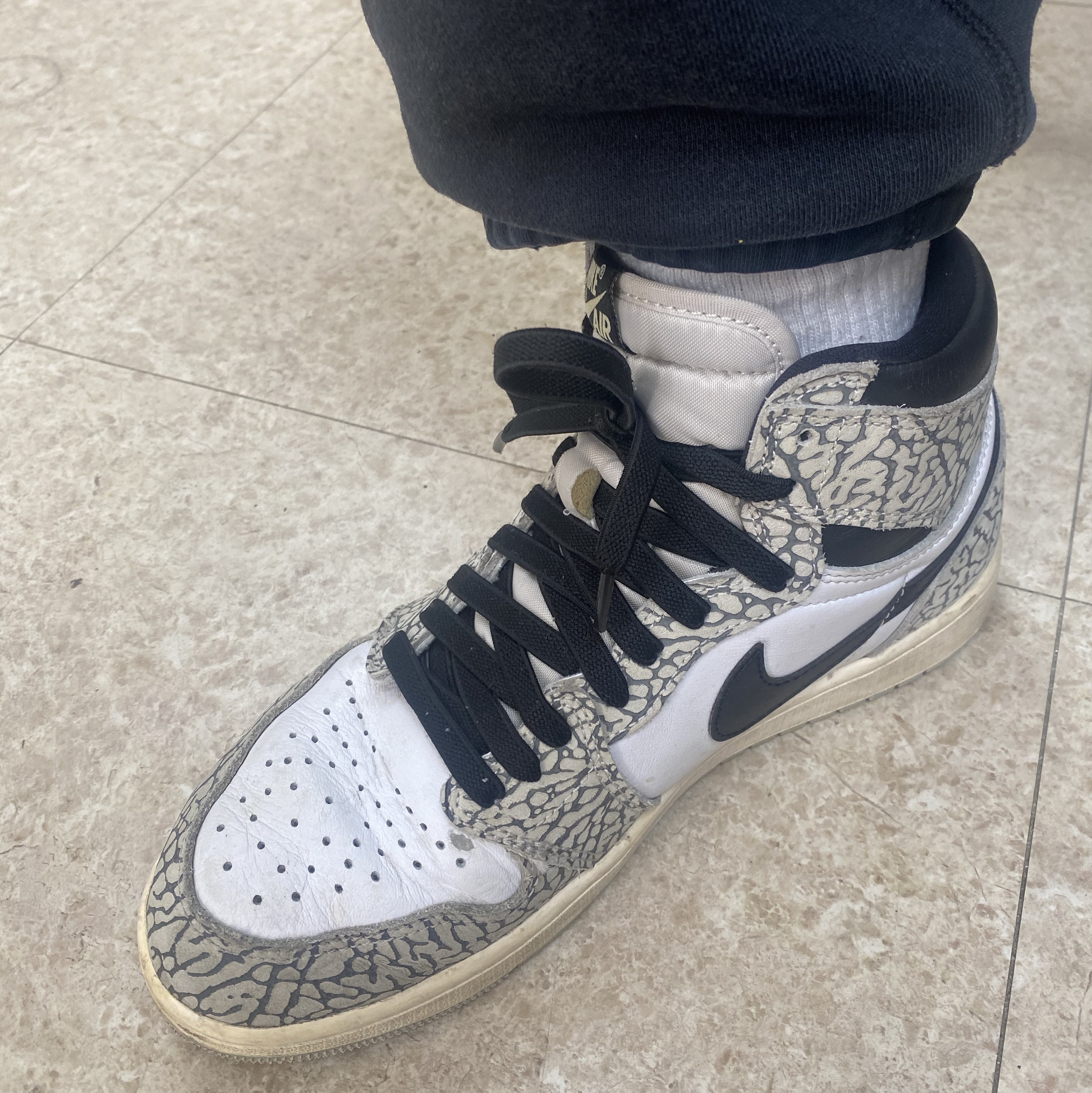 Jordan 1 Retro High OG White Cement 착용 스타일