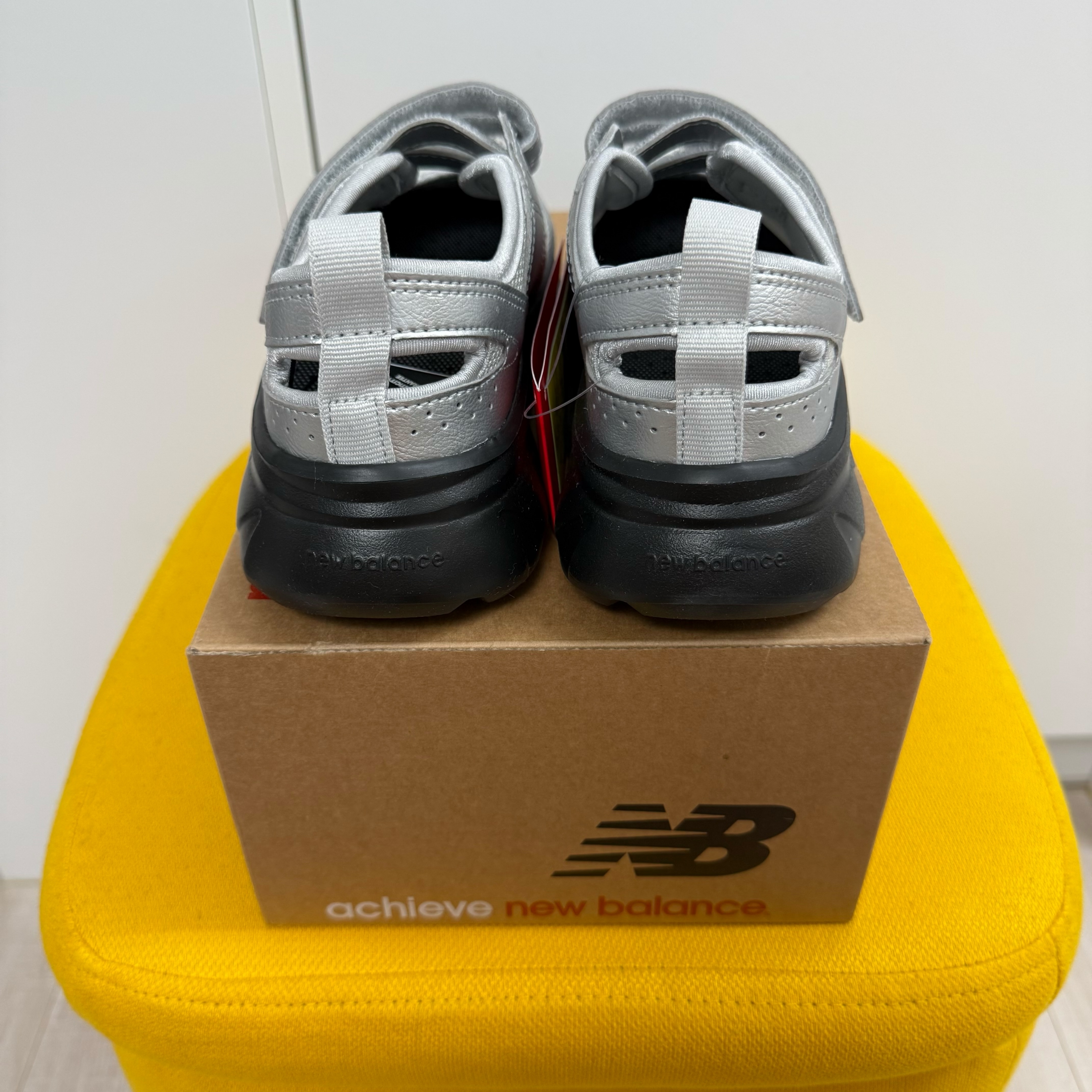 (W) New Balance Breeze SD2202 Metalic Silver 착용 스타일 - 3