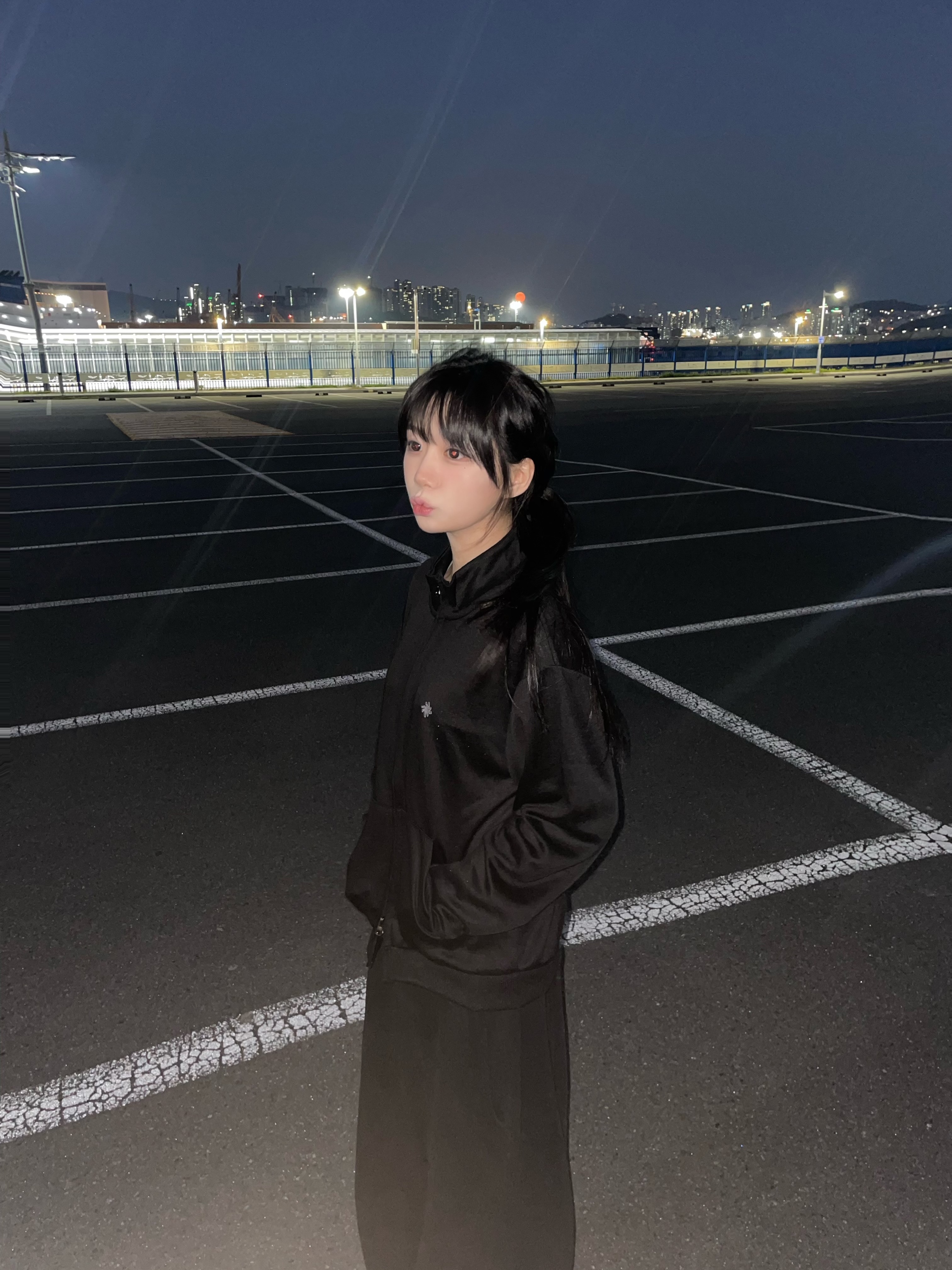 SLOW RECORD HOUSE Track Zip-Up Cardigan Black 착용 스타일 - 3