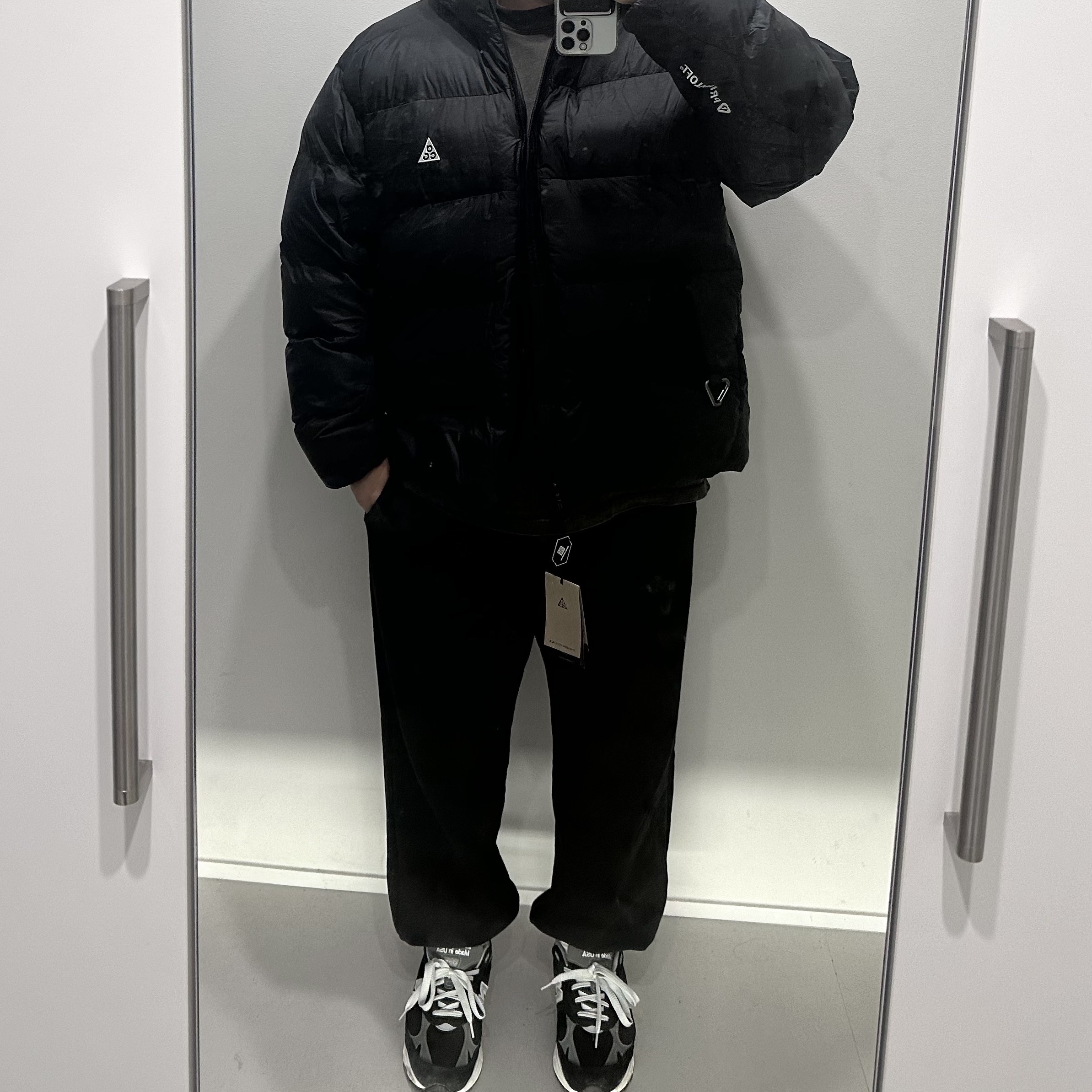 Nike ACG Lunar Lake PrimaLoft Therma-FIT ADV Loose Hooded Jacket Black Summit White, New Balance 993 Made in USA Black - D Standard 착용 스타일