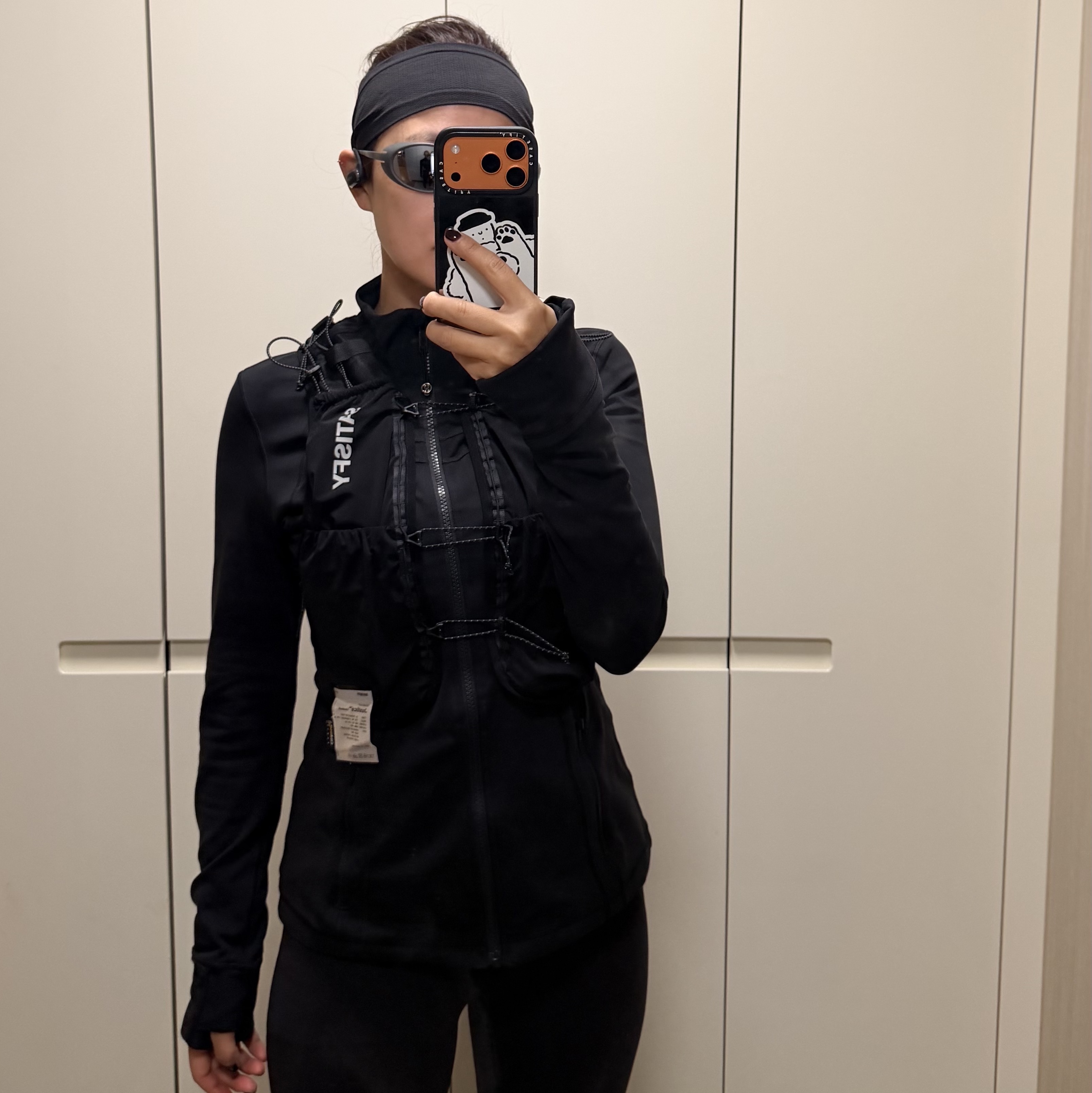 Satisfy Justice Cordura 5L Hydration Vest Black 착용 스타일