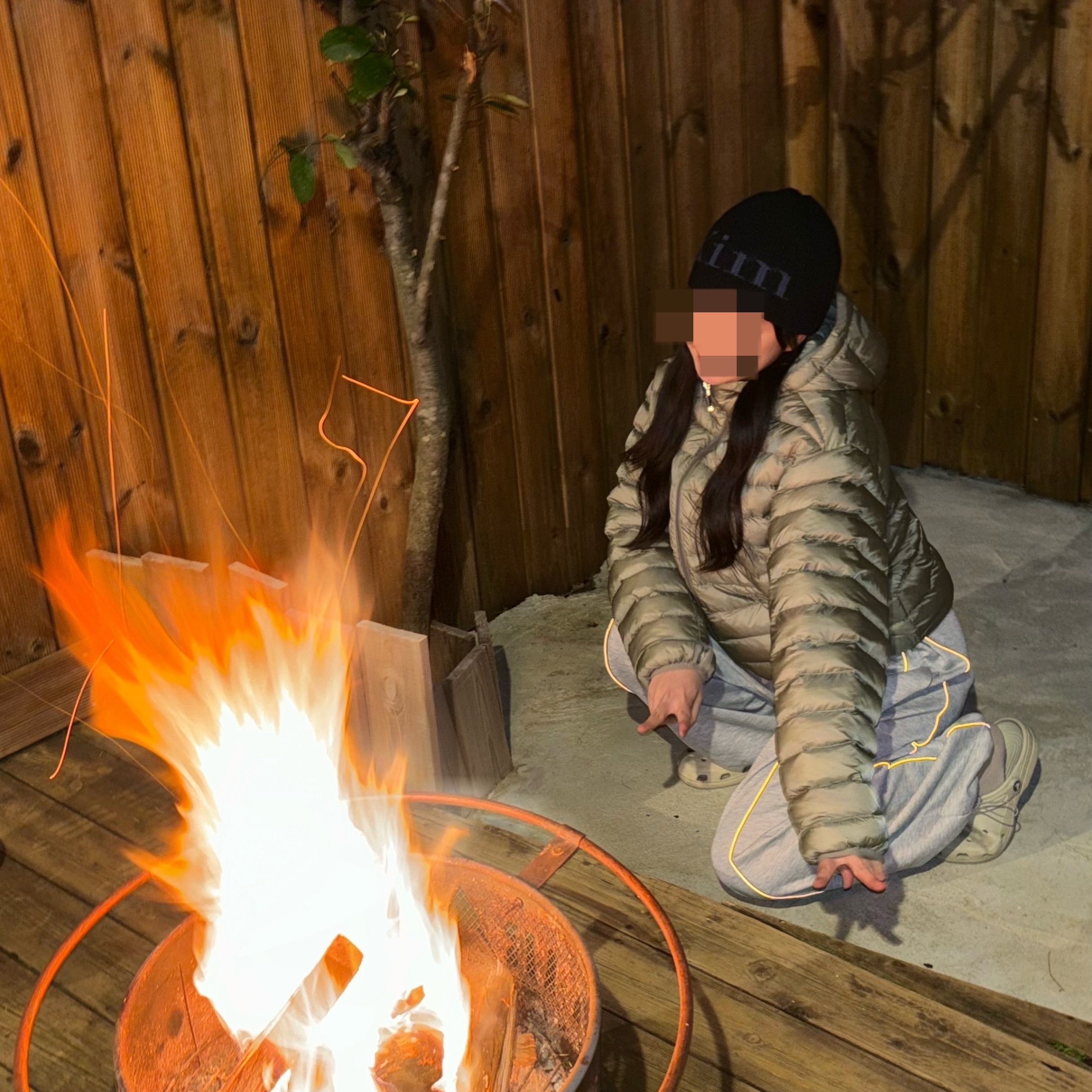 The North Face Ventus On Jacket Light Khaki, Matin Kim Logo Jacquard Short Beanie Black 착용 스타일