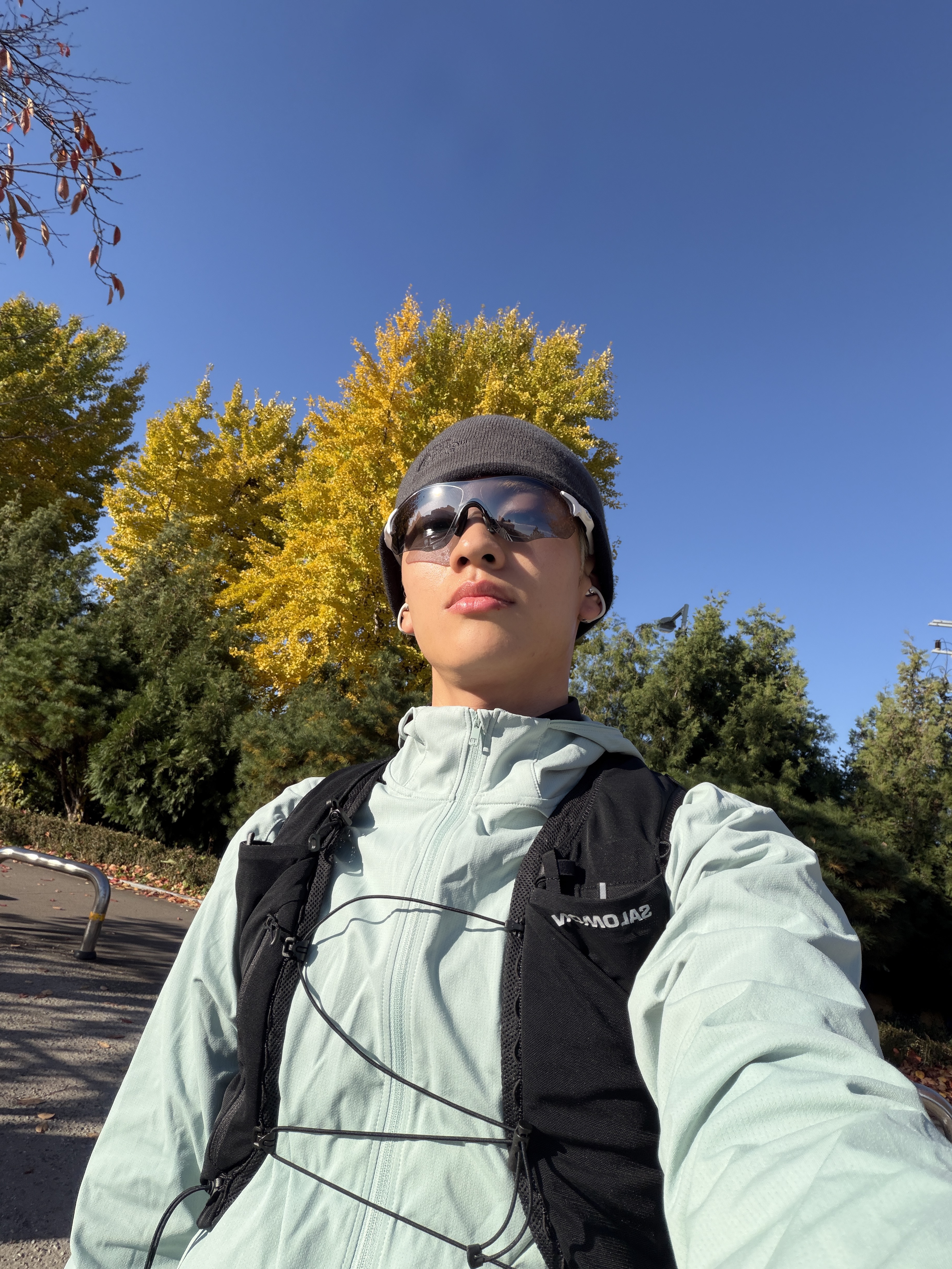 Oakley EVZero Path Pearl White Frame Slate Iridium Lenses Low Bridge Fit, Salomon Active Skin 4 Set Black Metal 착용 스타일