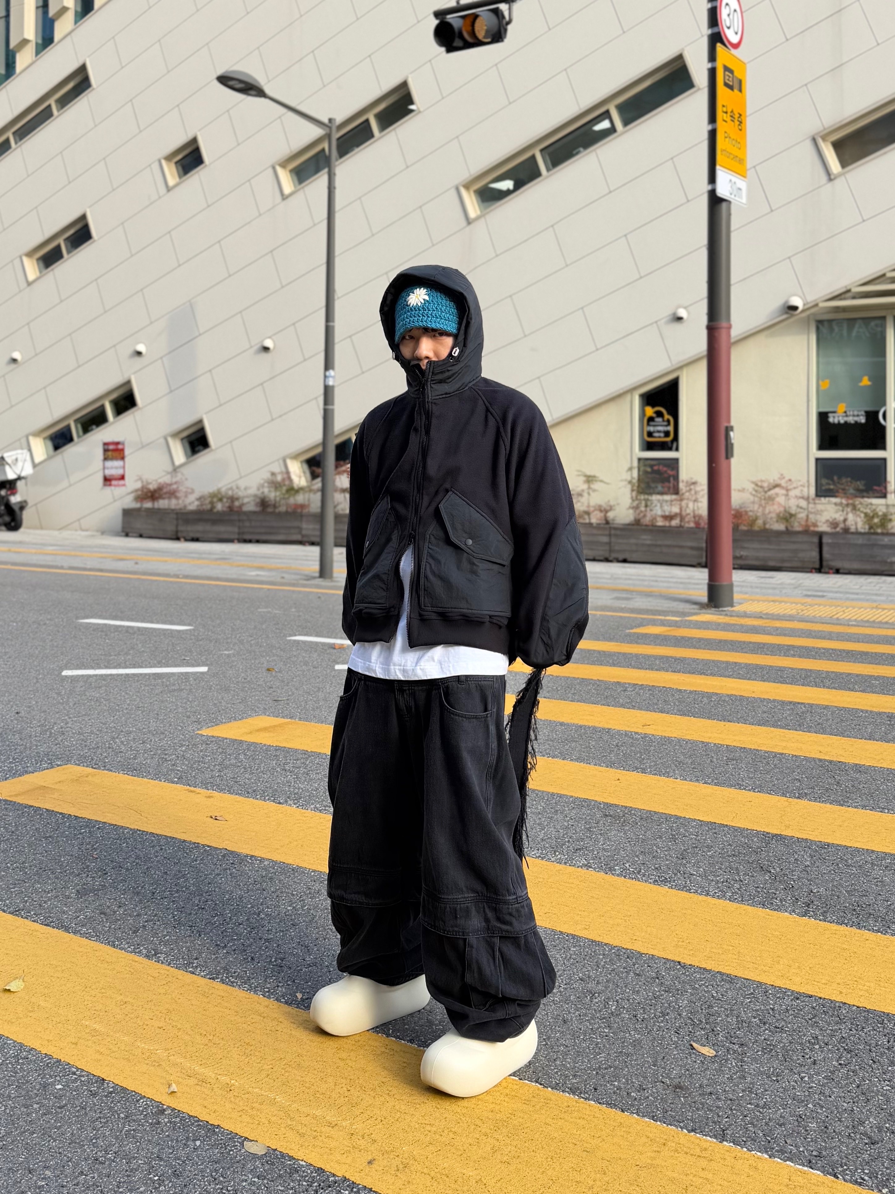 [KREAM 단독] BLR x POG Divided Curved Line Double Buckle Pants Black, Taw&Toe Zerovity Murff Black 착용 스타일 - 2