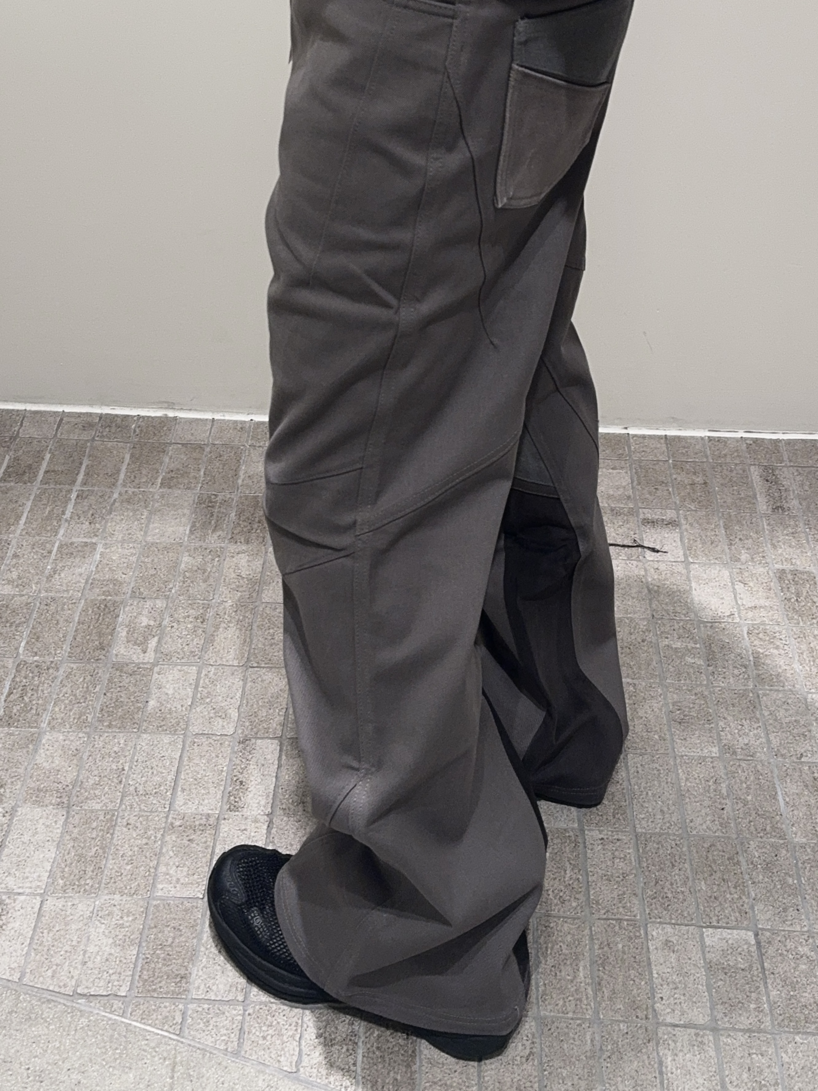 Xlim EP.8 05 Trousers Deep Taupe, Salomon x MM6 Maison Margiela Spectur 2 Black Pewter 착용 스타일 - 1