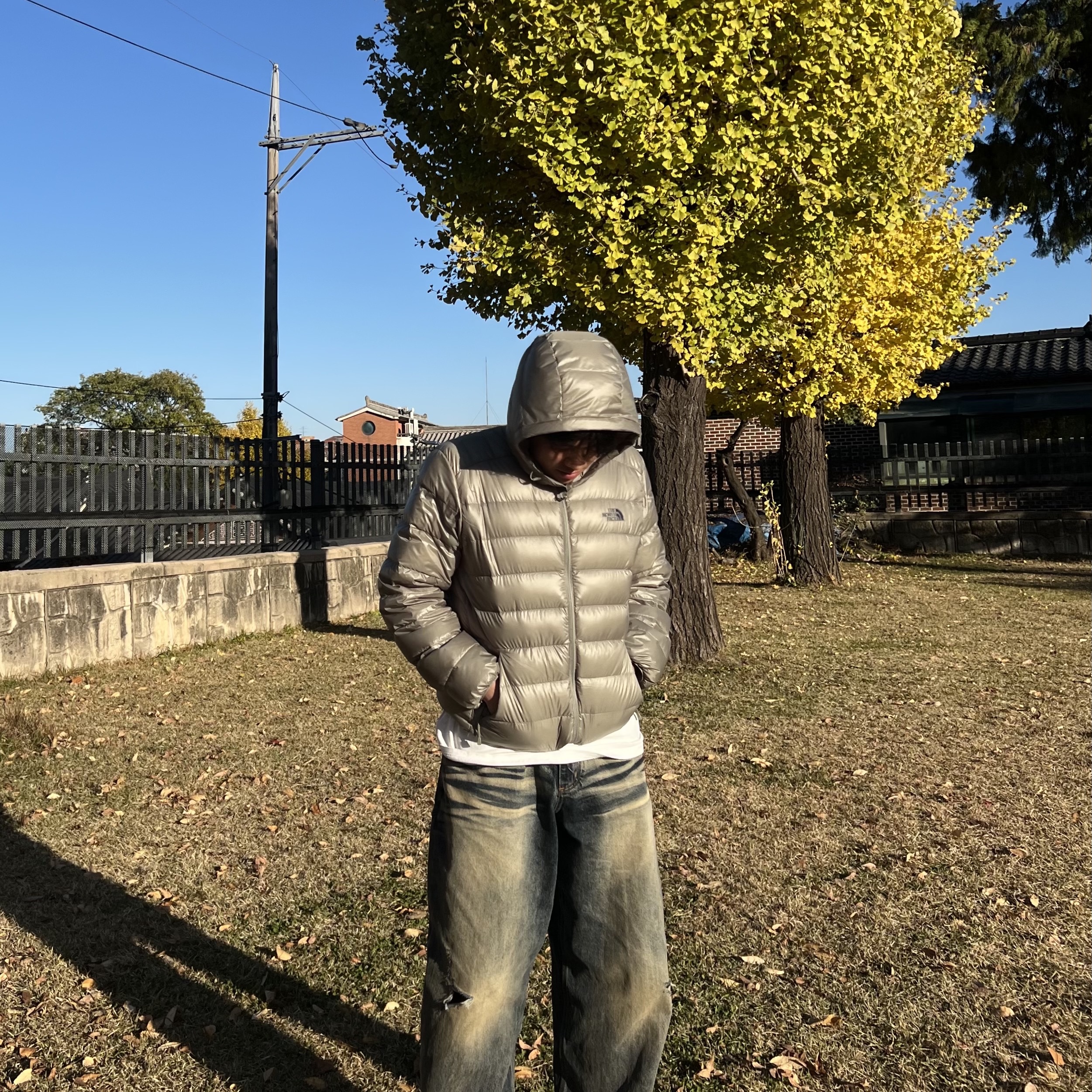 The North Face Matier RDS Down Hoodie Light Khaki - 25FW, The North Face Matier EX RDS Down Hoodie Black 착용 스타일 - 3