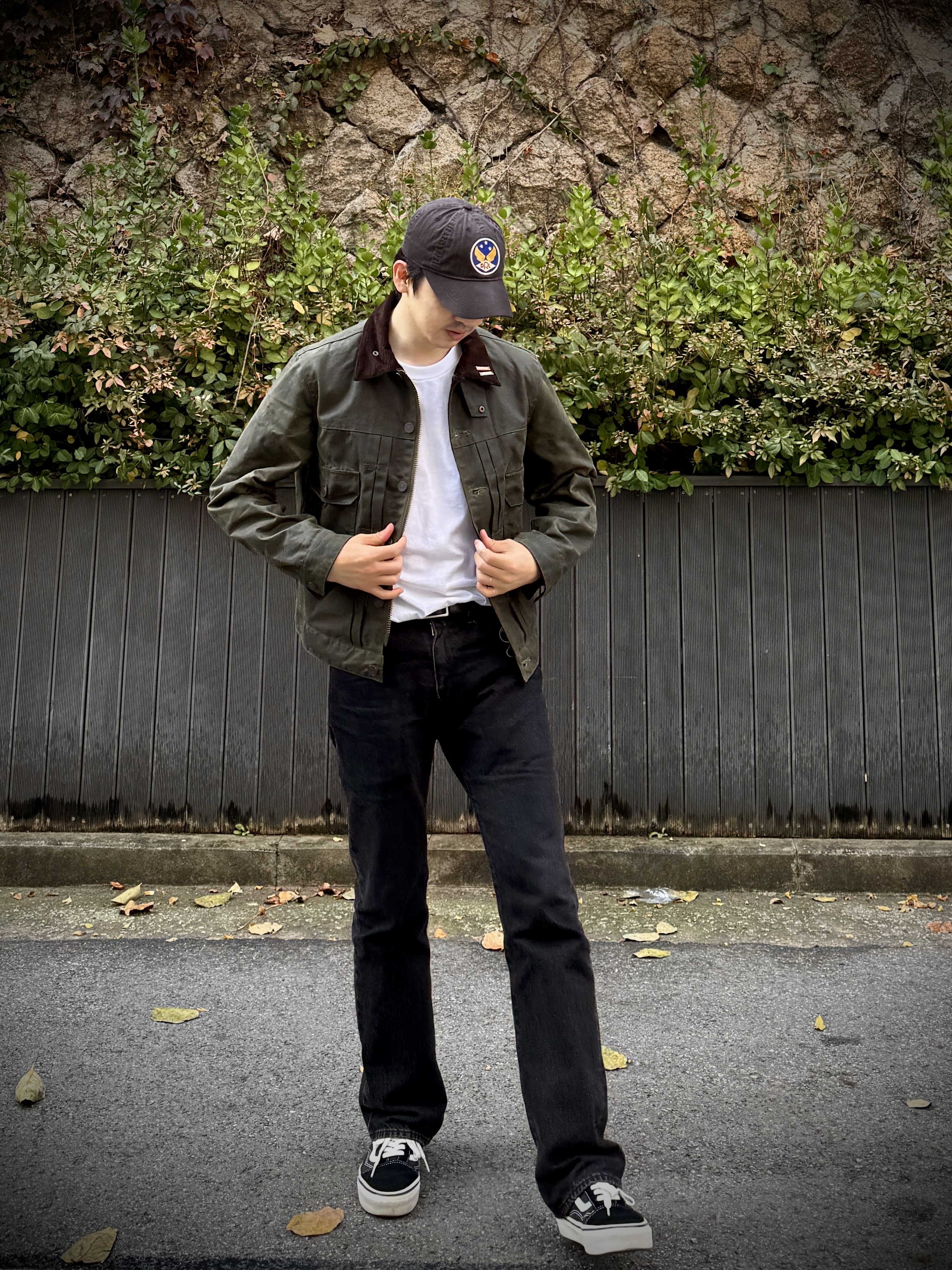Double RL Garment Dyeing Twill Ball Cap Black, Levi's x Barbour Type II Waxed Jacket Olive Wax 착용 스타일 - 3