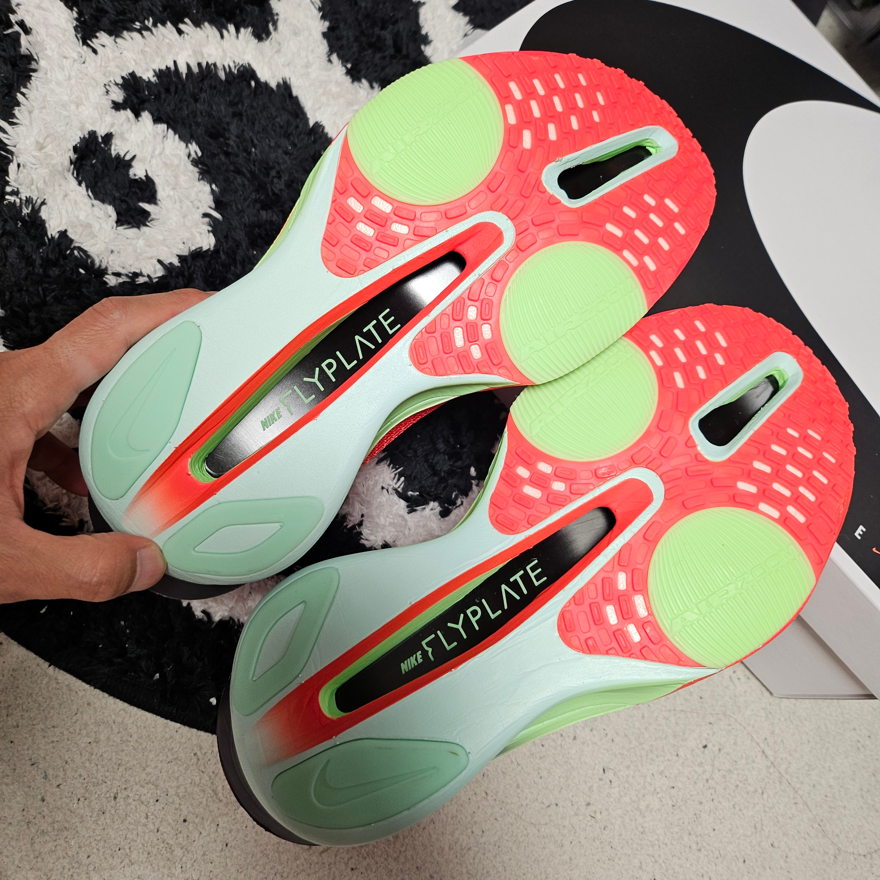 Nike Air Zoom Alphafly Next% 3 Bright Crimson Lime Blast 착용 스타일 - 2