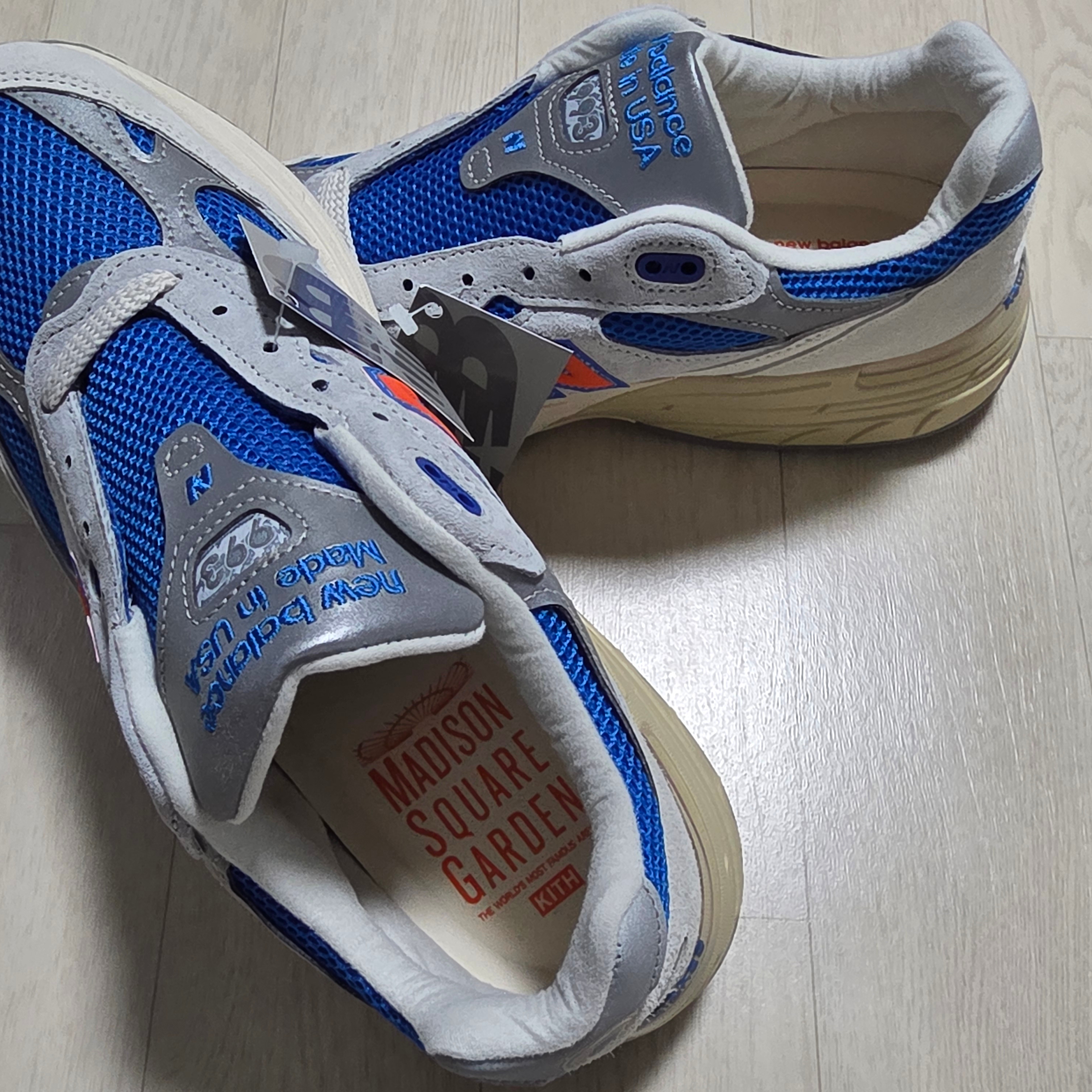New Balance x Kith x Madison Square Garden 993 Made in USA Ancient Scroll Grey Matter 착용 스타일 - 2
