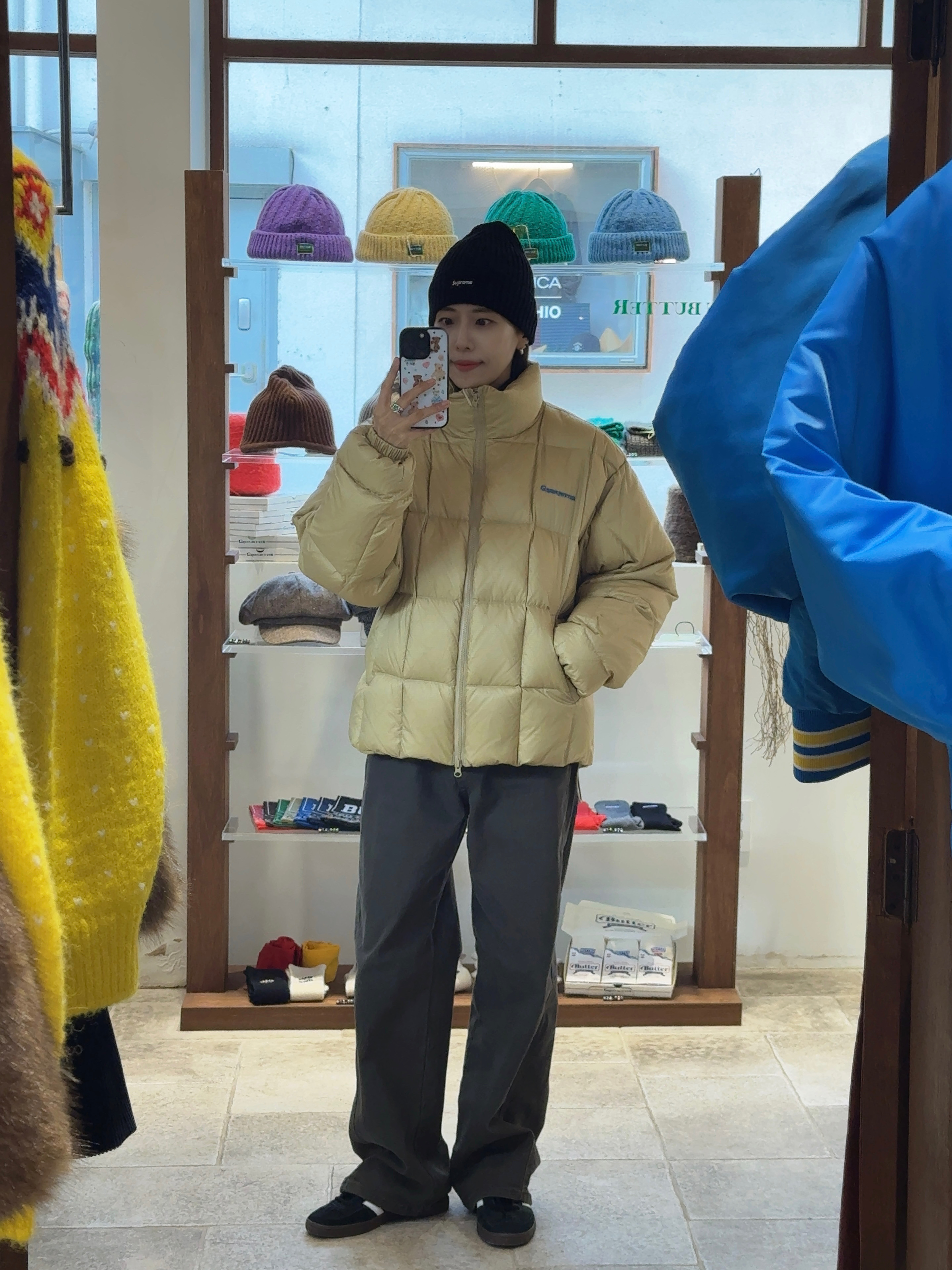 Supreme Overdyed Beanie Black, Adidas Spezial Handball Core Black 착용 스타일 - 3