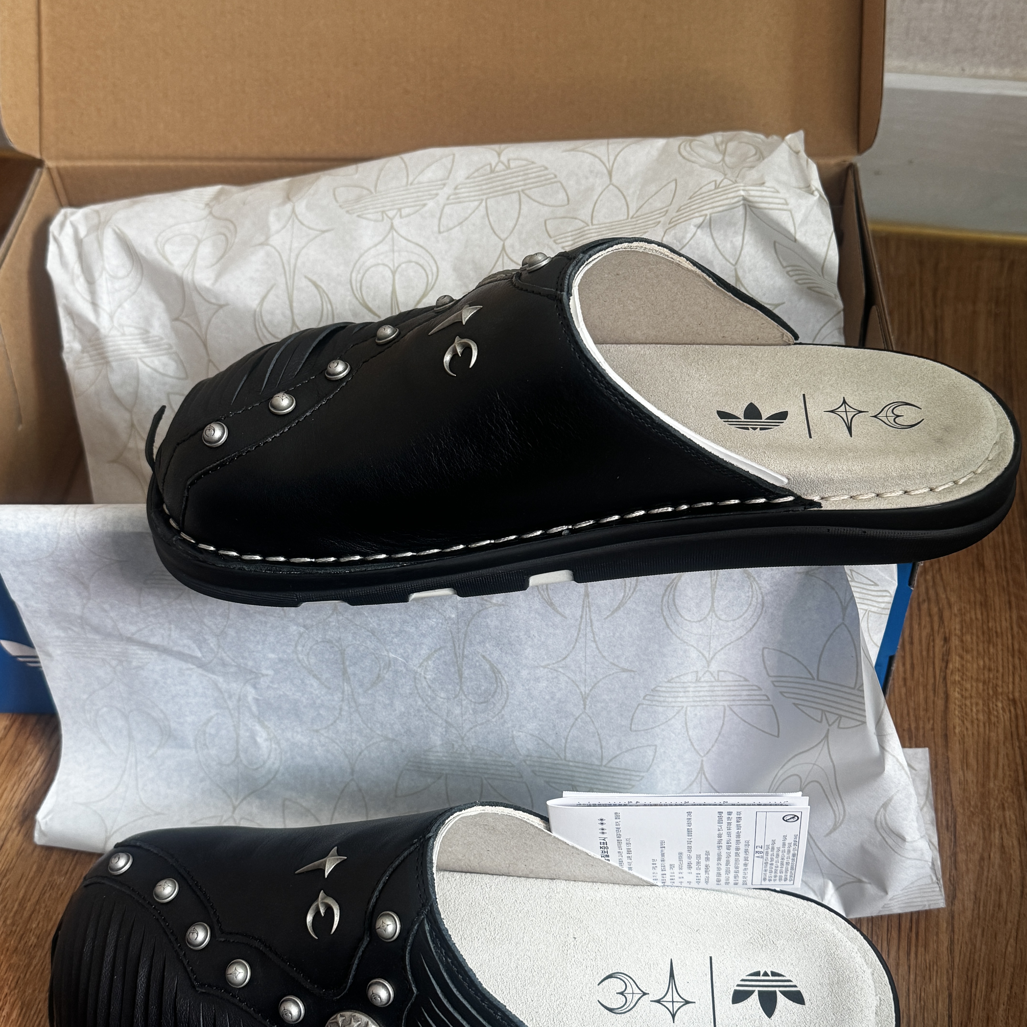 Adidas x Thug Club Adiclog Core Black Supplier Colour 착용 스타일 - 1