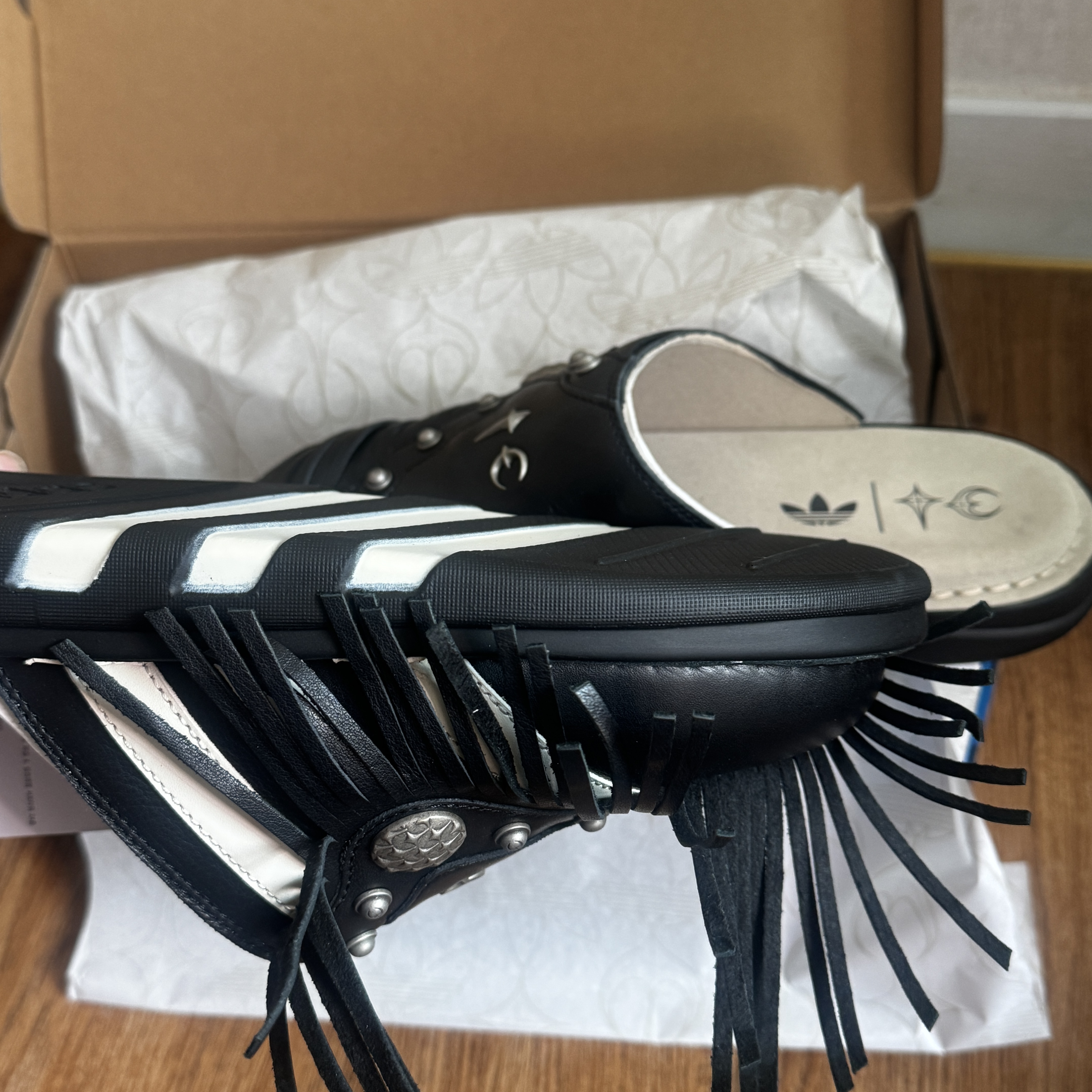 Adidas x Thug Club Adiclog Core Black Supplier Colour 착용 스타일 - 2