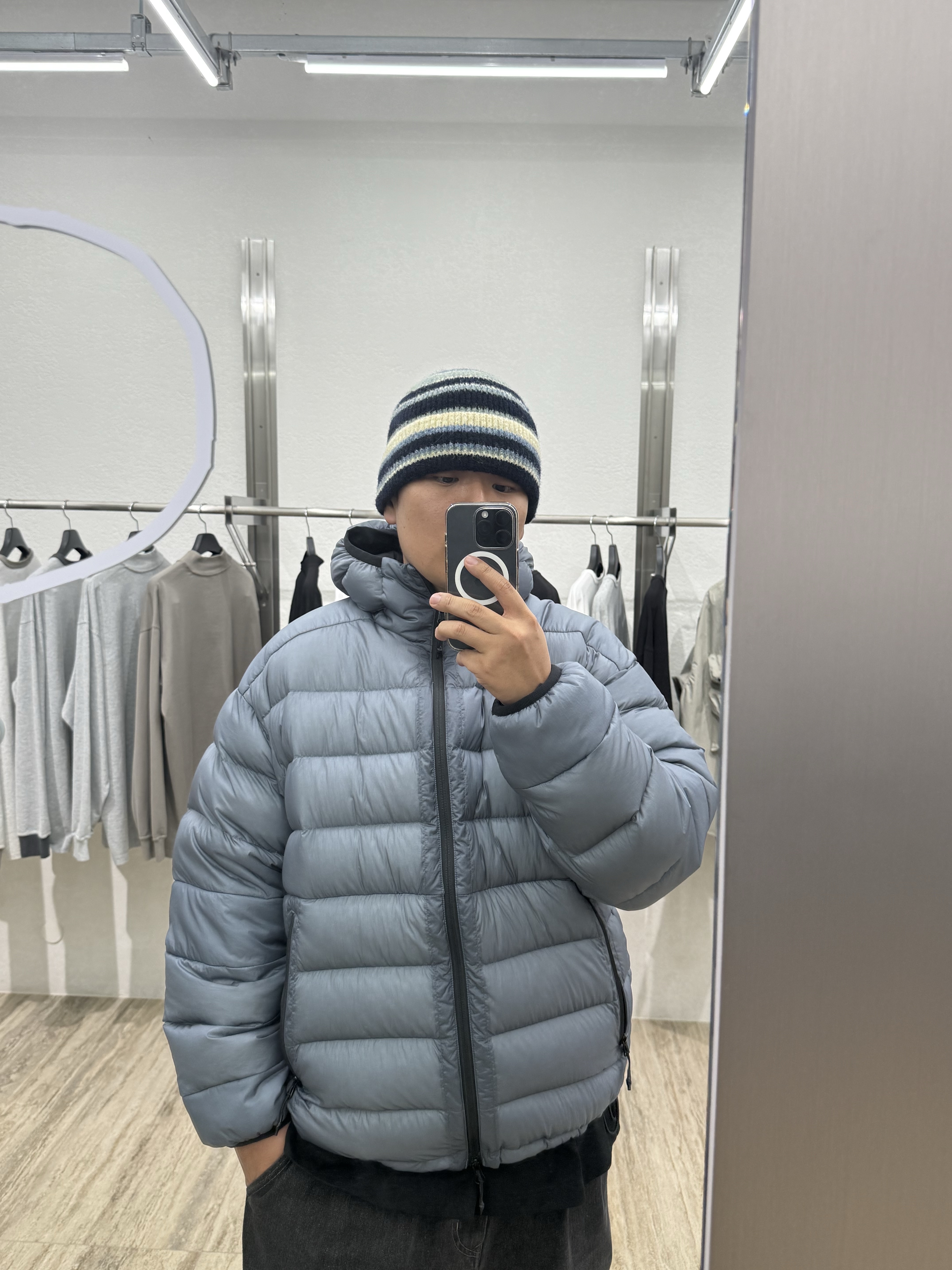[FW25] moif Helium Hooded Down Jacket Sheer Dusty Blue 착용 스타일