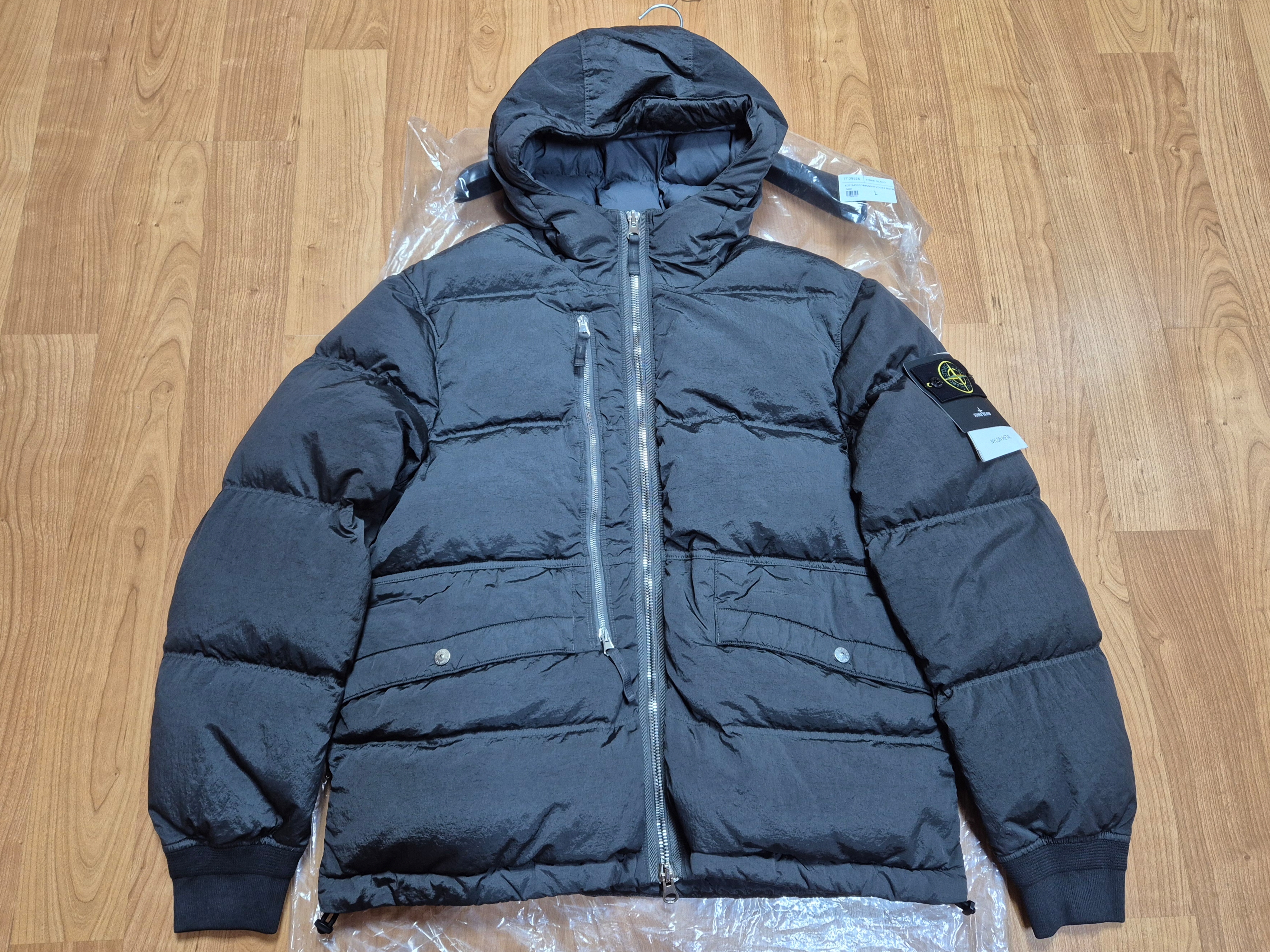 Stone Island 4100088 Nylon Metal In Econyl Hooded Down Parka with Anti-Drop and Zip Pockets Dark Teal Green - 25FW 착용 스타일 - 3