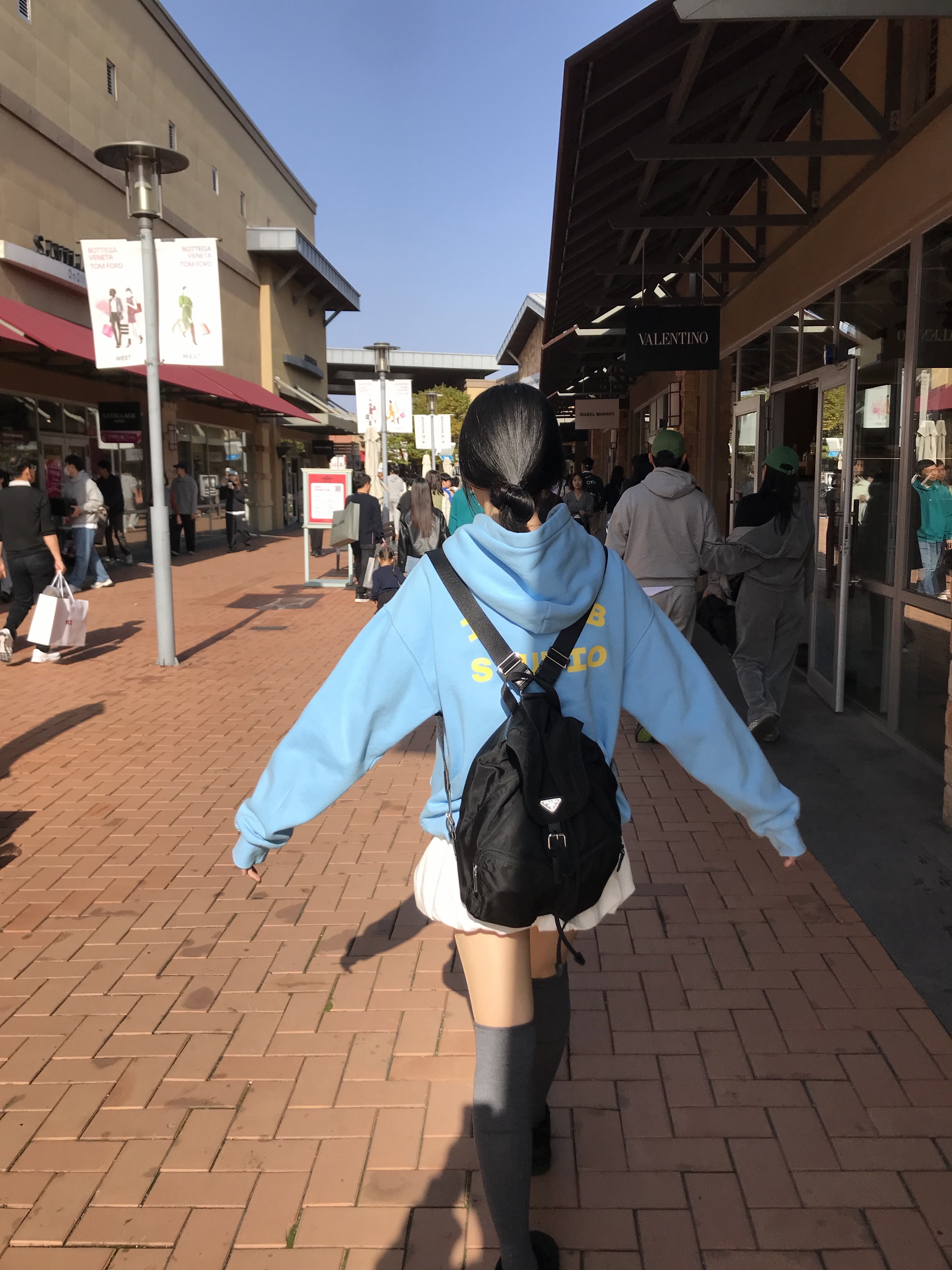 IAB Studio Hoodie Sky Blue Lemon, (W) UGG Classic Ultra Mini Boots Black 착용 스타일 - 3