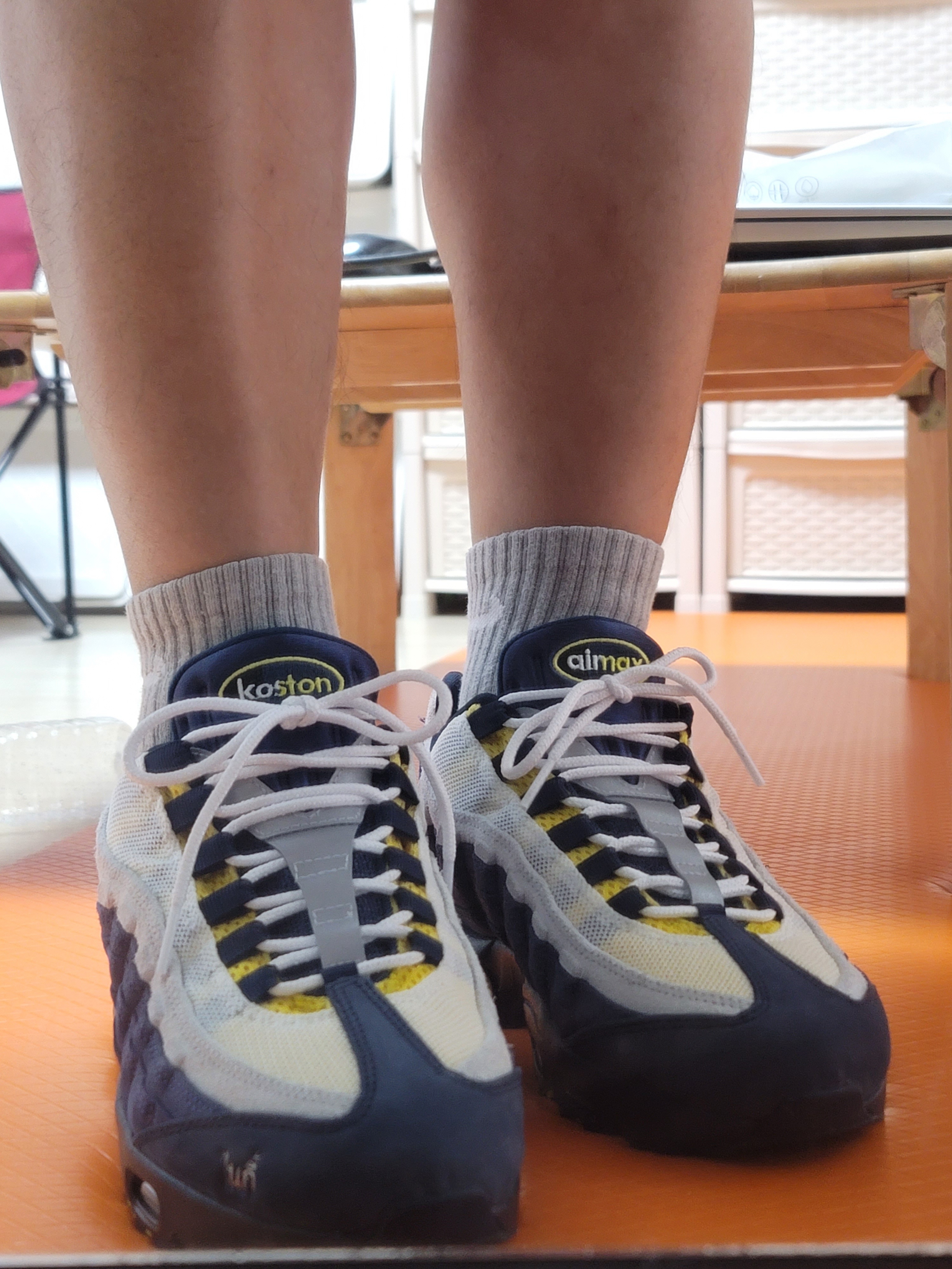 Nike x Eric Koston SB Air Max 95 Obsidian and Speed Yellow 착용 스타일 - 3