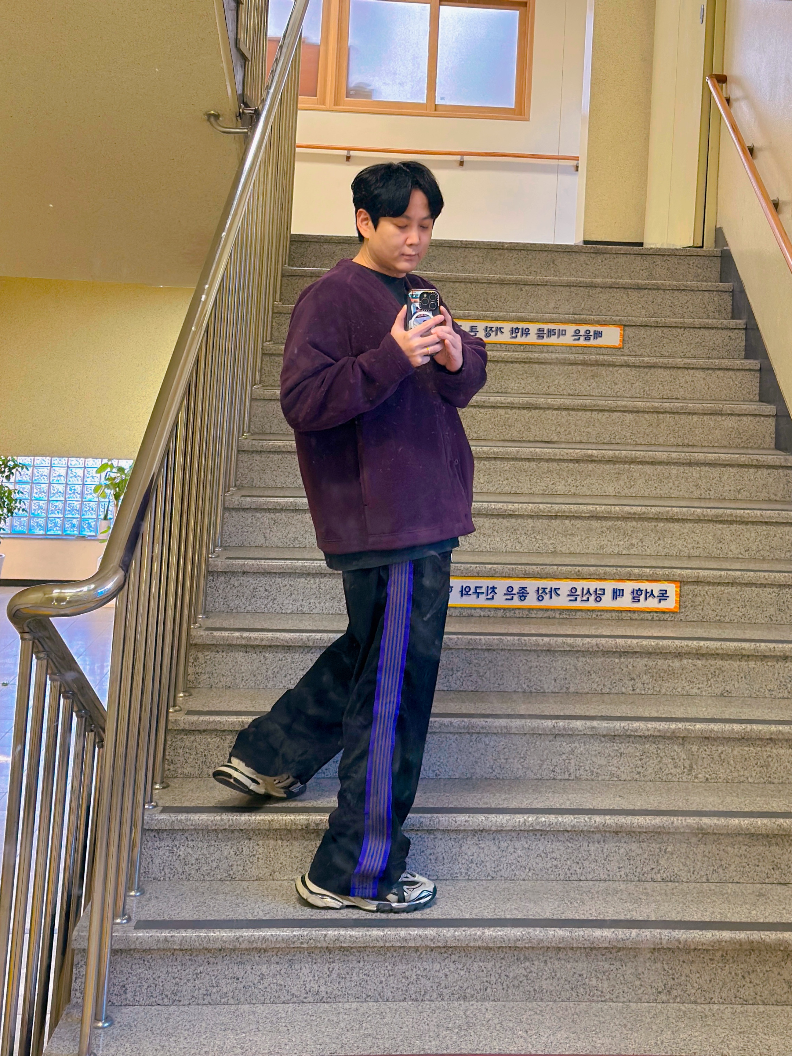 Uniqlo x Needles Fleece Oversized Cardigan Purple - KR 착용 스타일 - 1