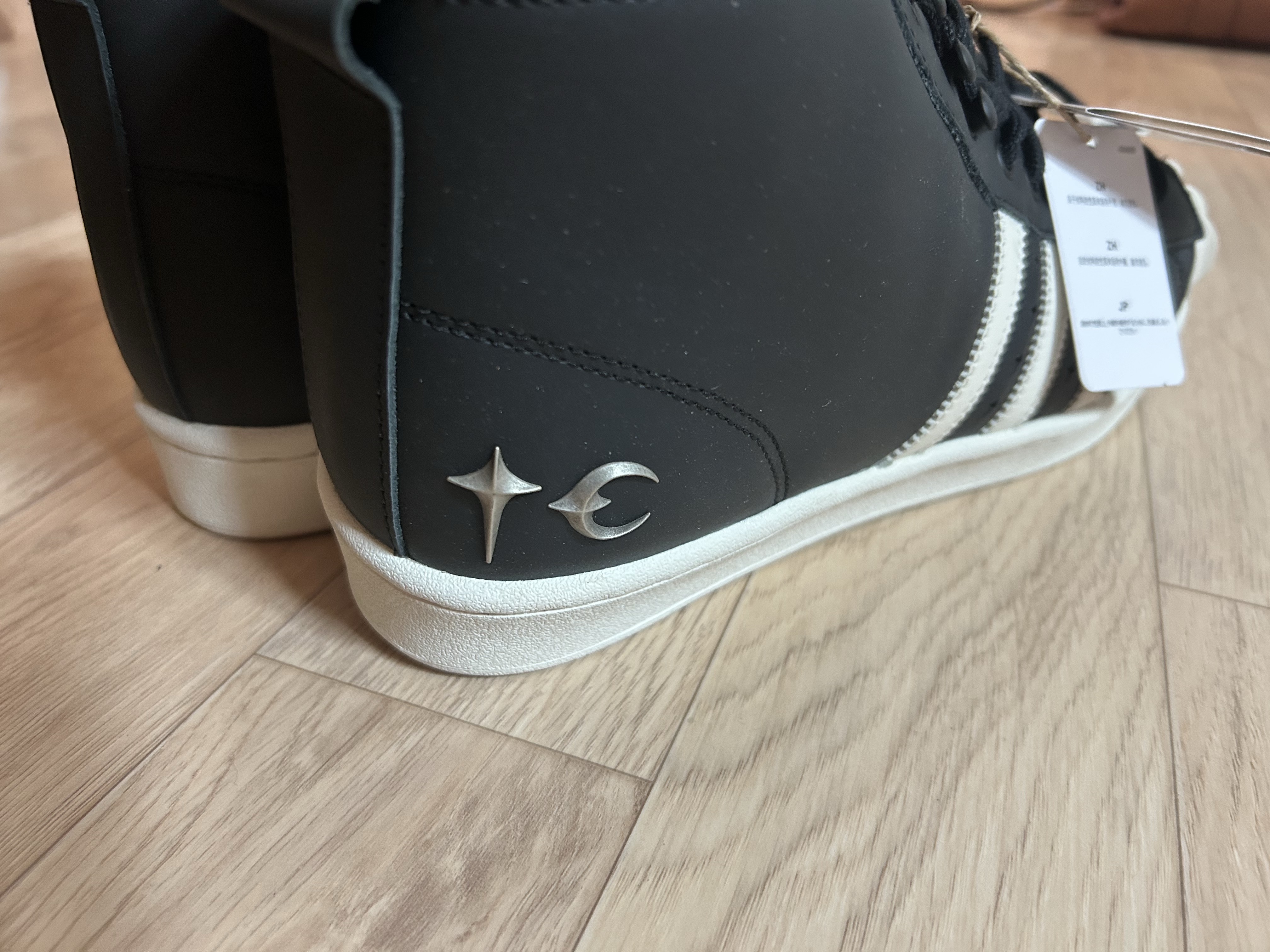 Adidas x Thug Club Superstar Boot Luxe Core Black Off White 착용 스타일