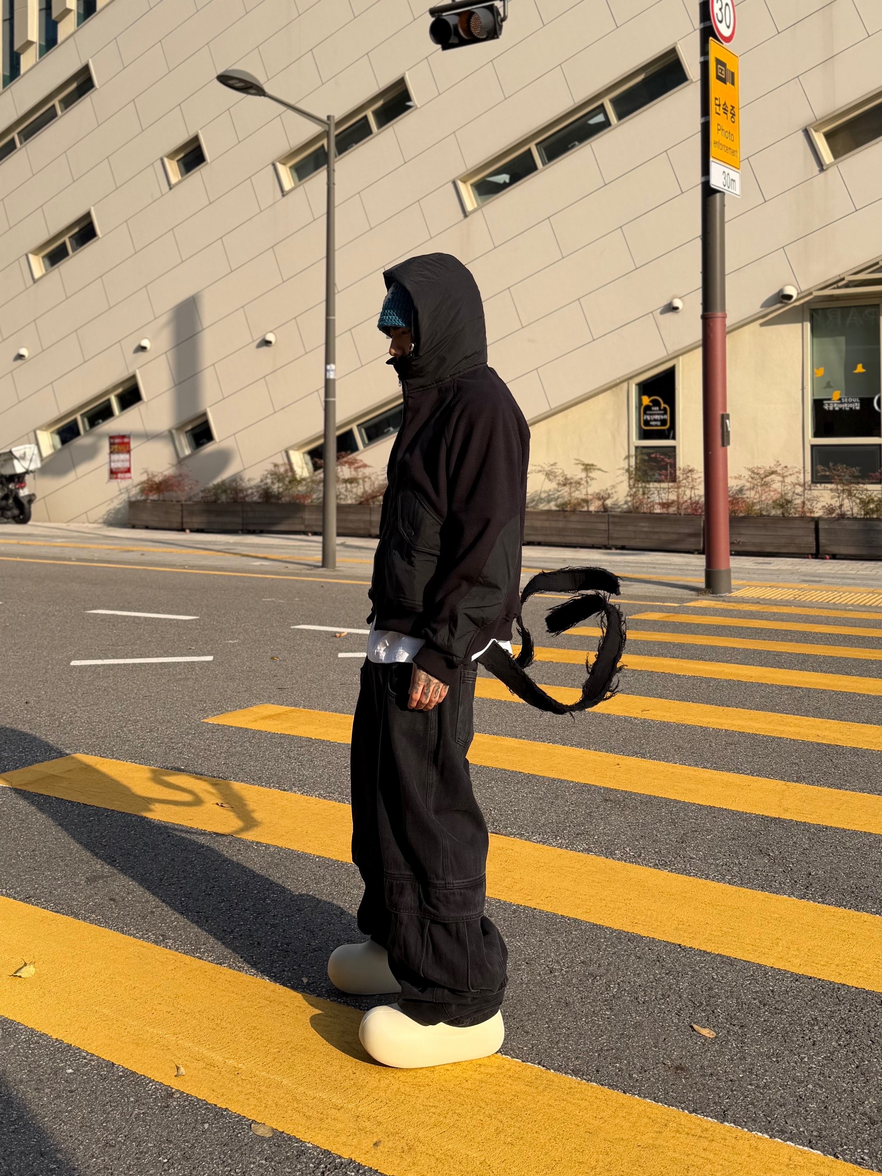[KREAM 단독] BLR x POG Divided Curved Line Double Buckle Pants Black, Taw&Toe Zerovity Murff Black 착용 스타일 - 4