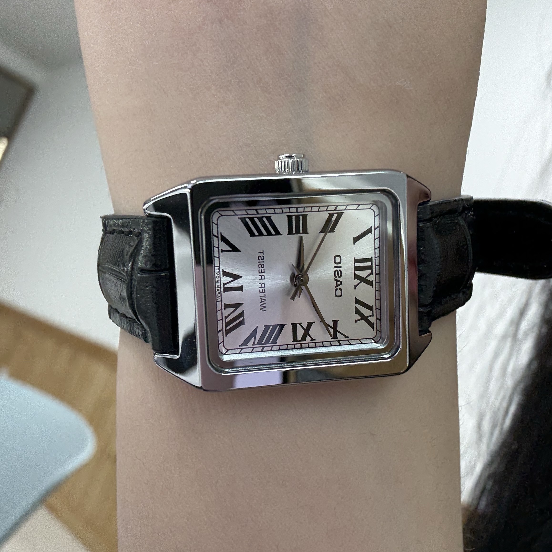 Casio LTP-V007L-7B1 착용 스타일