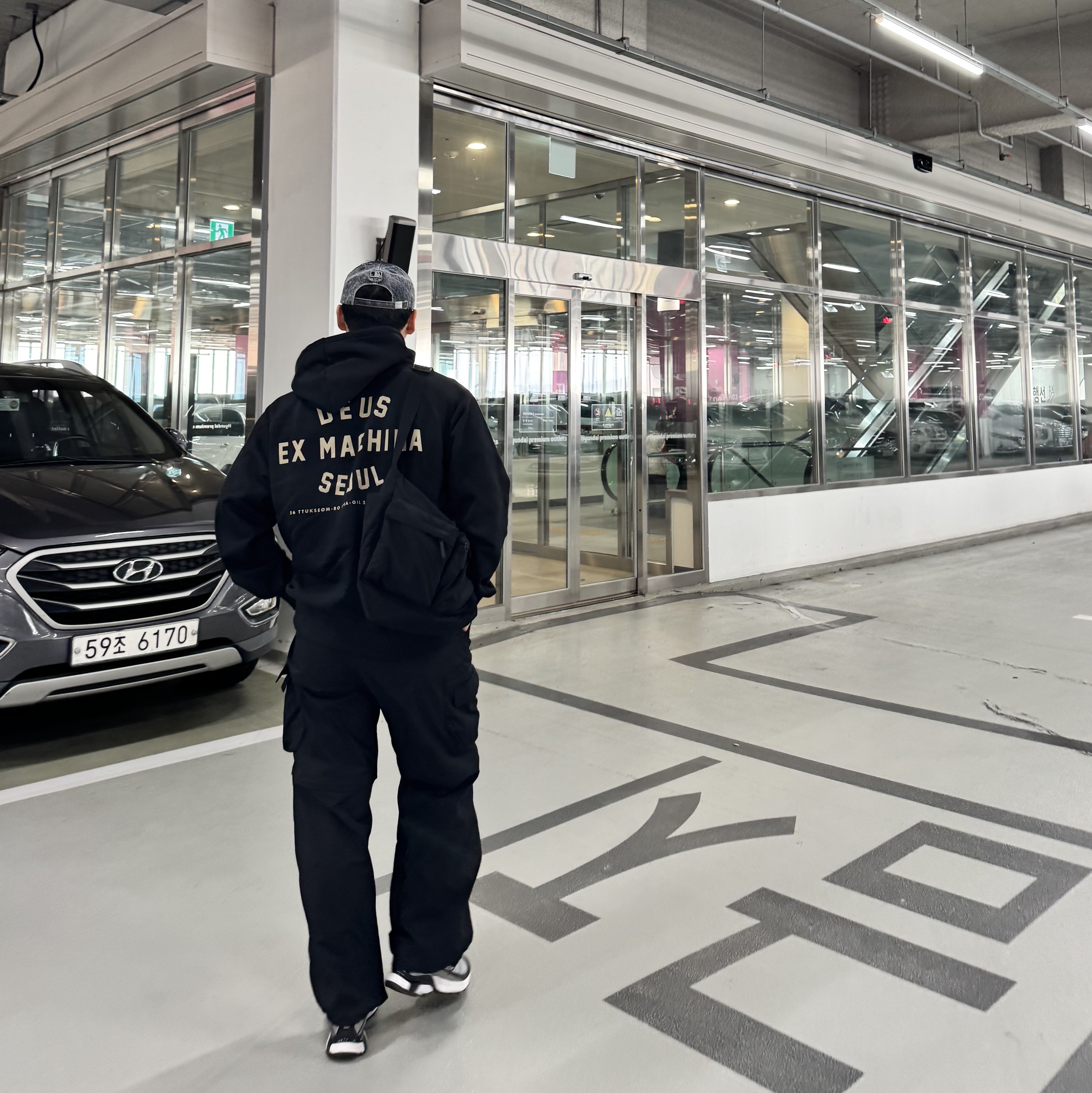 Deus Ex Machina Seoul Address Hoodie Black, Salomon XT-Pathway Phantom Silver 착용 스타일