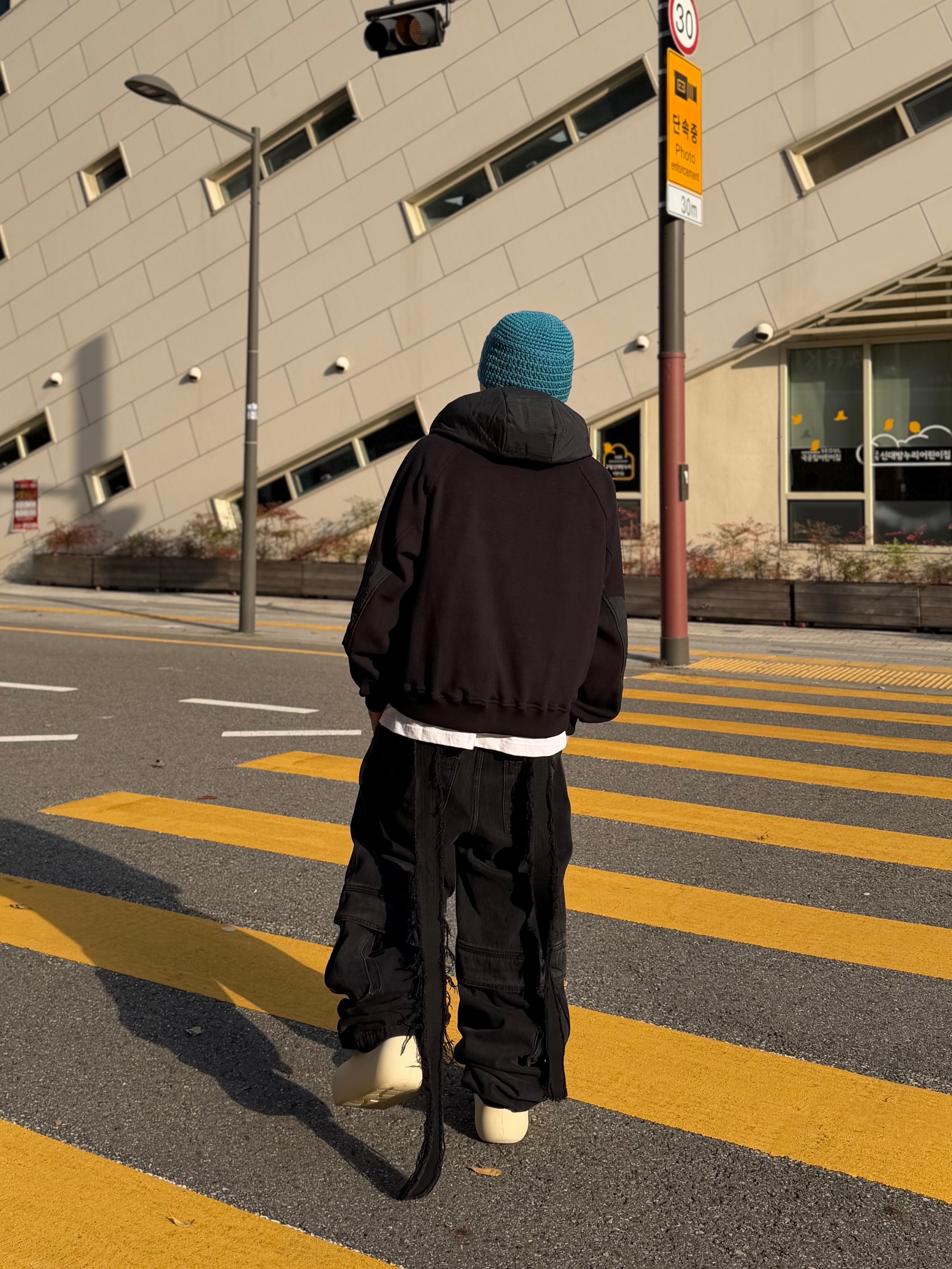 [KREAM 단독] BLR x POG Divided Curved Line Double Buckle Pants Black, Taw&Toe Zerovity Murff Black 착용 스타일 - 7