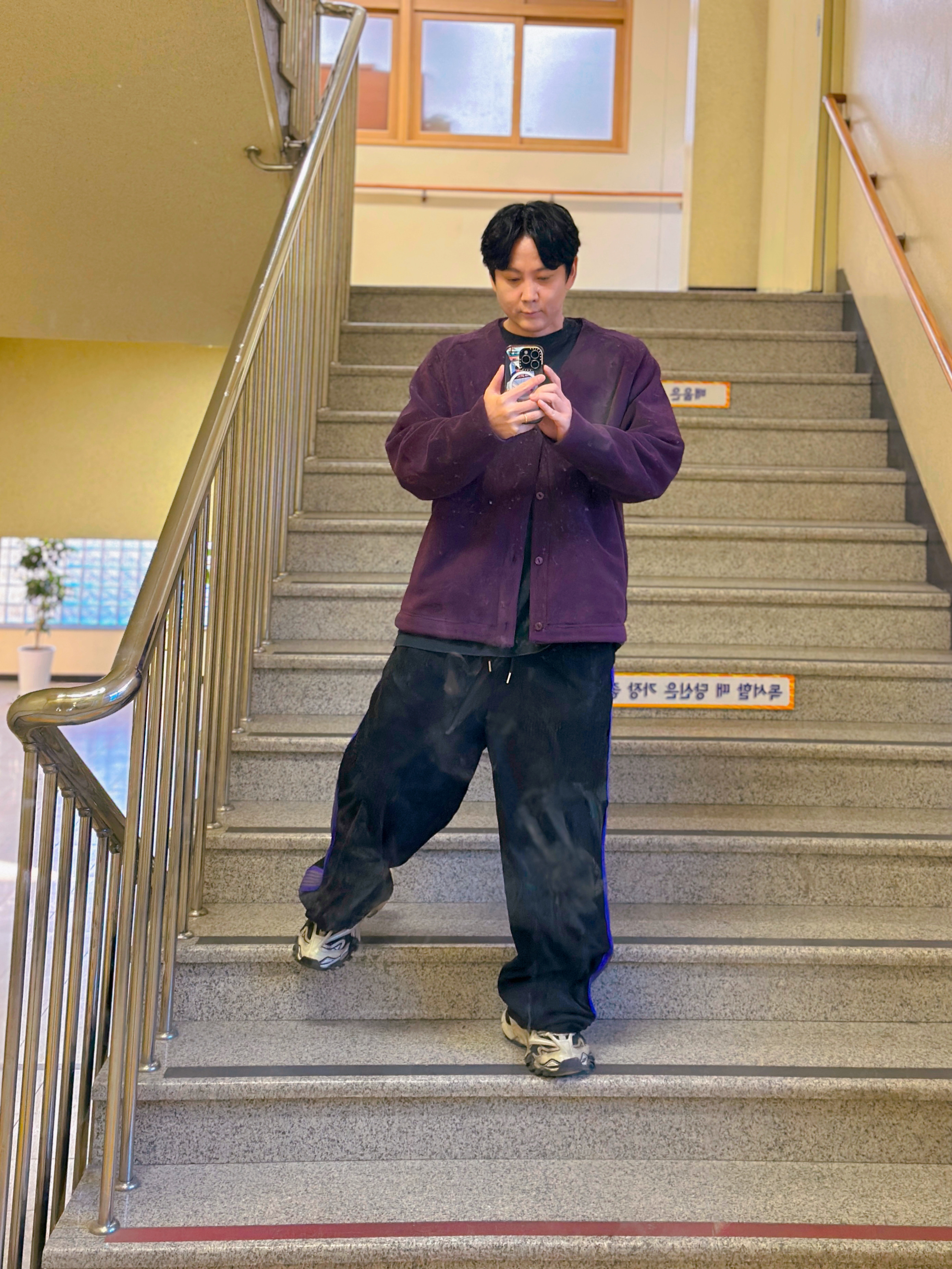 Uniqlo x Needles Fleece Oversized Cardigan Purple - KR 착용 스타일 - 2