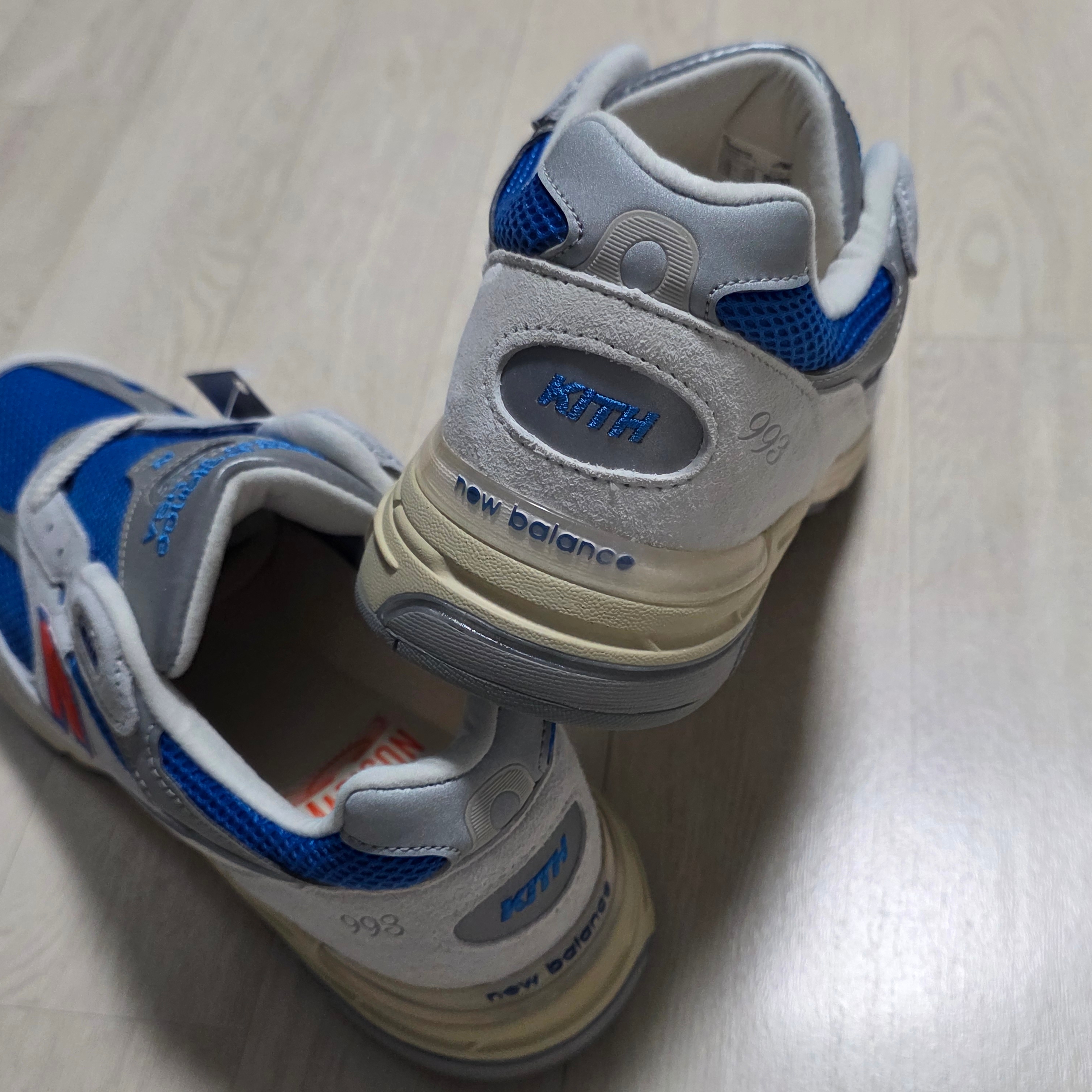 New Balance x Kith x Madison Square Garden 993 Made in USA Ancient Scroll Grey Matter 착용 스타일 - 4