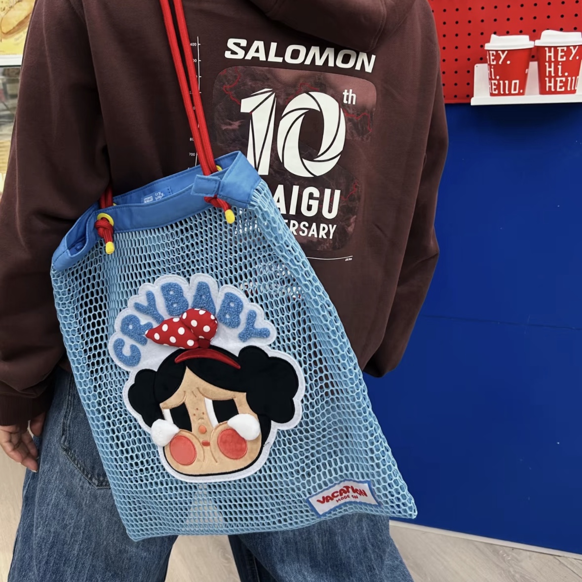Pop Mart Crybaby Vacation Mode On Series Shoulder Bag 착용 스타일