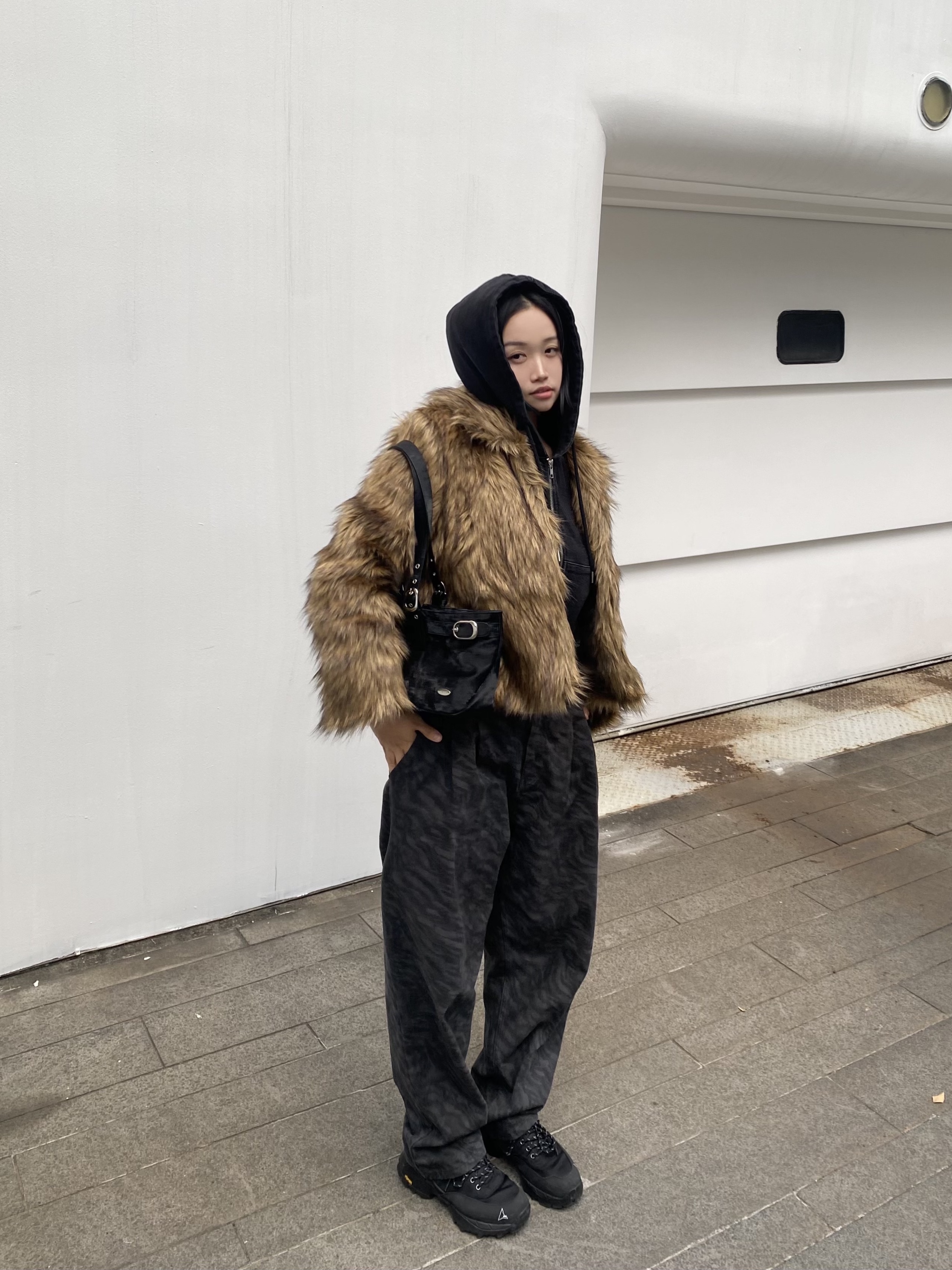 Roa Hiking Neal Black 착용 스타일