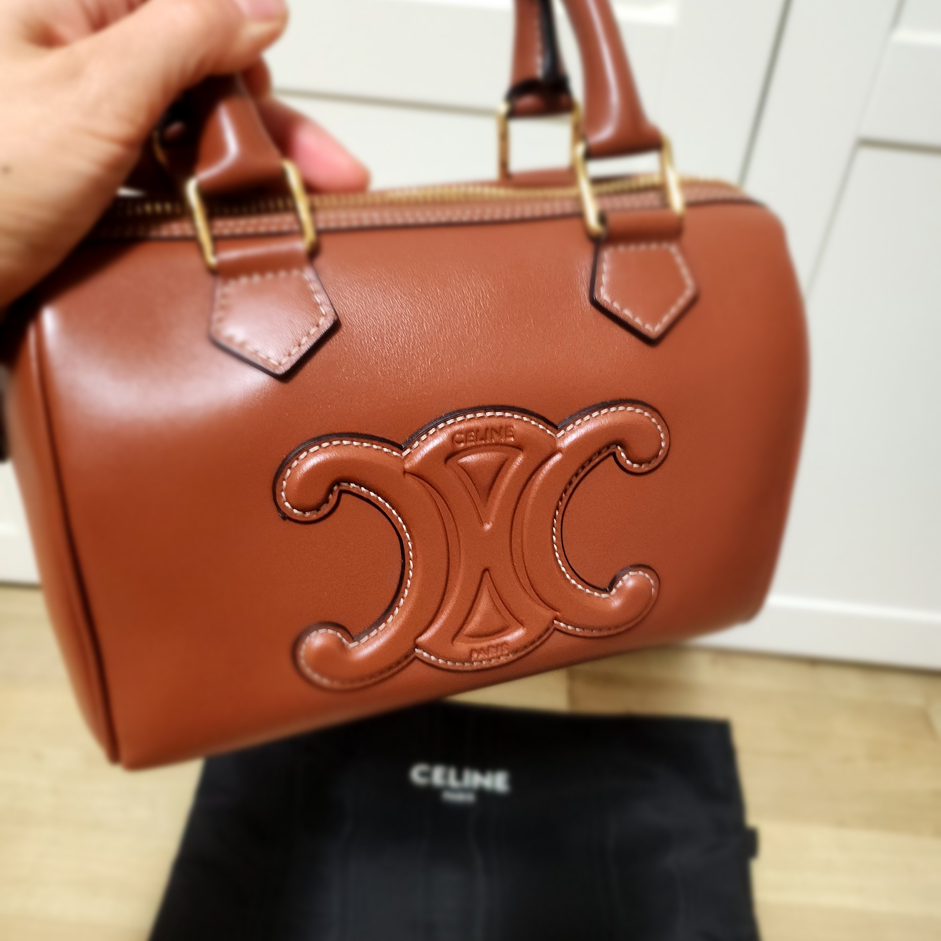 Celine Small Boston Cuir Triomphe in Smooth Calfskin Tan 착용 스타일
