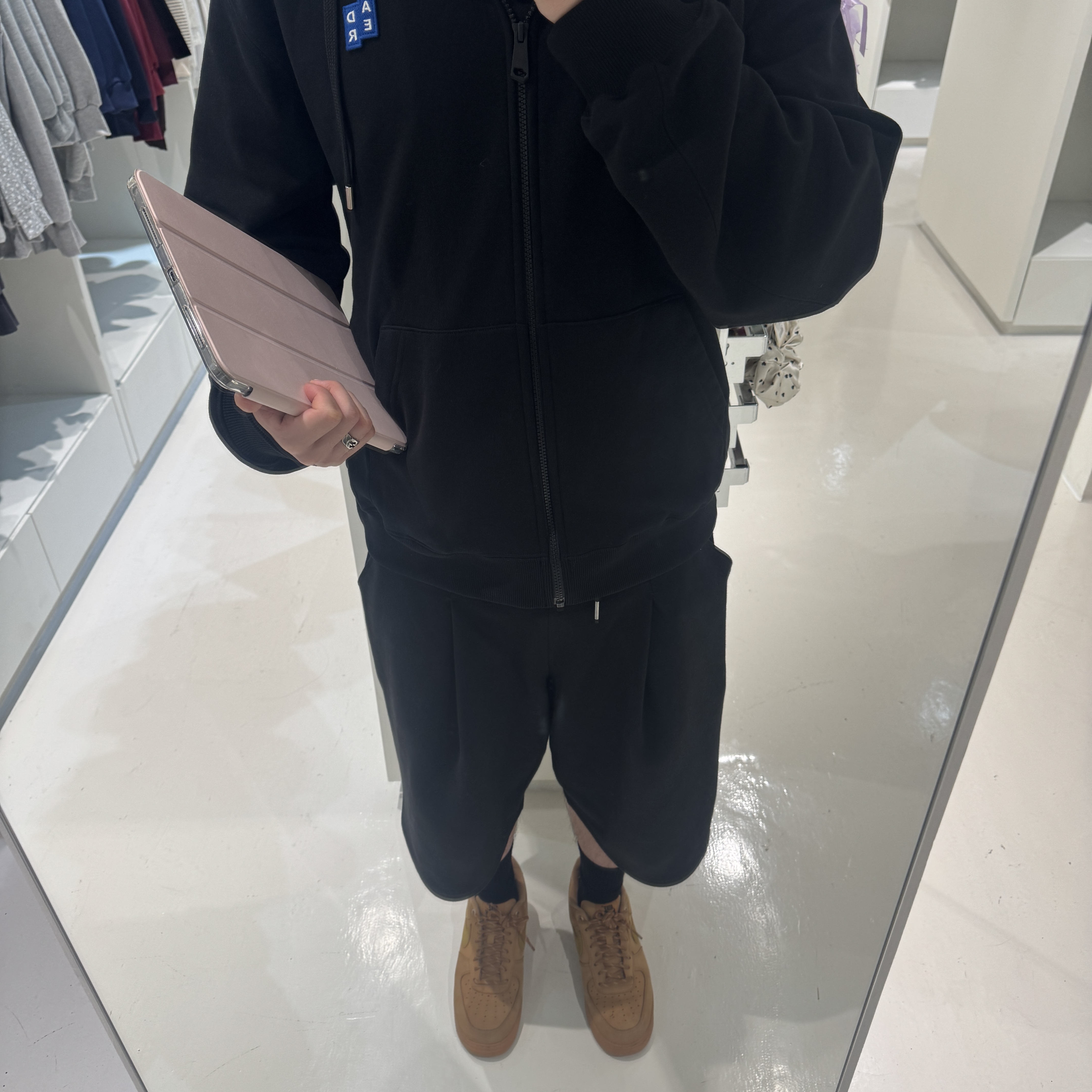 Ader Error Sig; TRS/BL Tag Hoodie Zip-Up 01 Black 착용 스타일