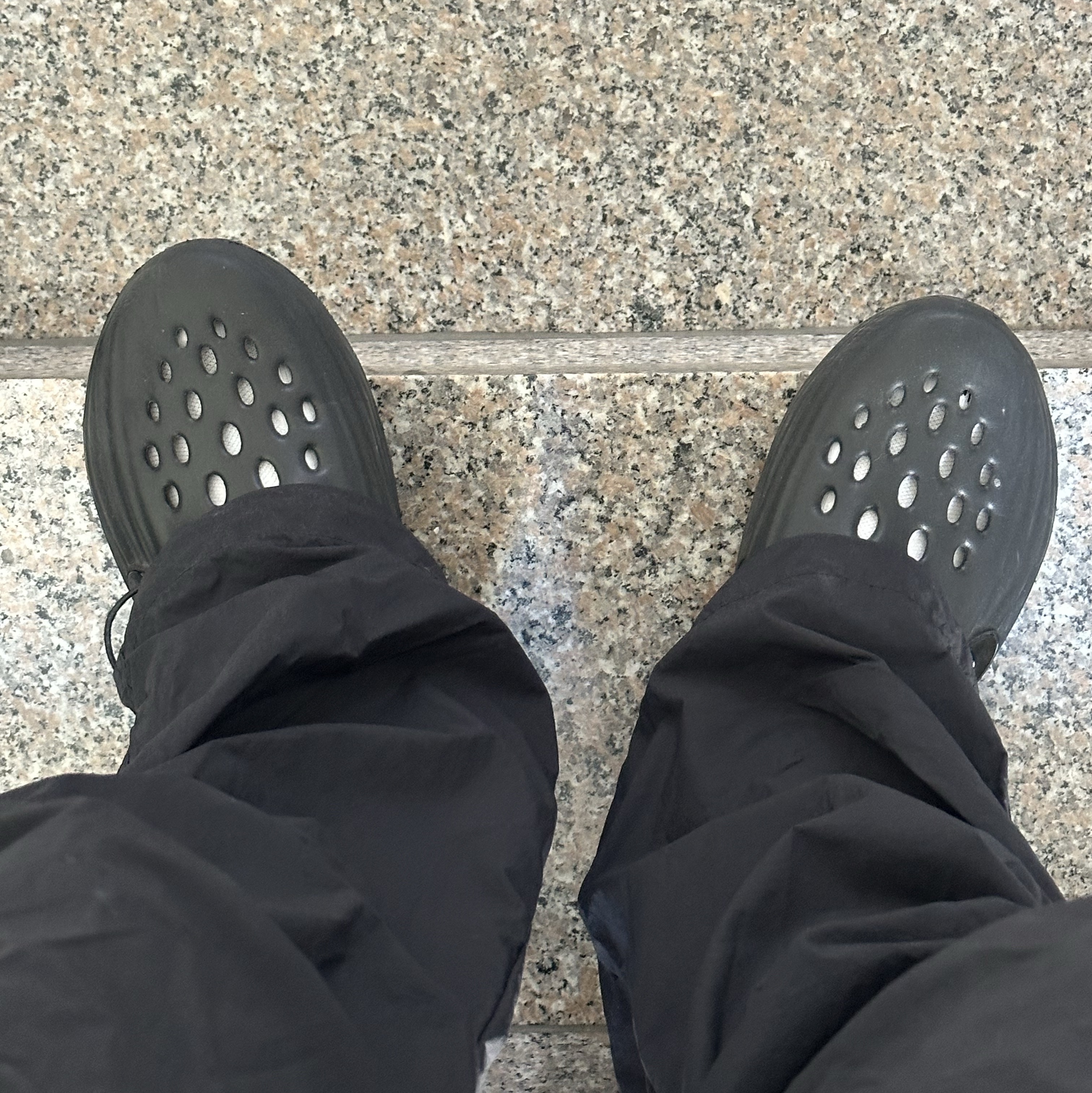 Nike ReactX Rejuven8 Triple Black 착용 스타일