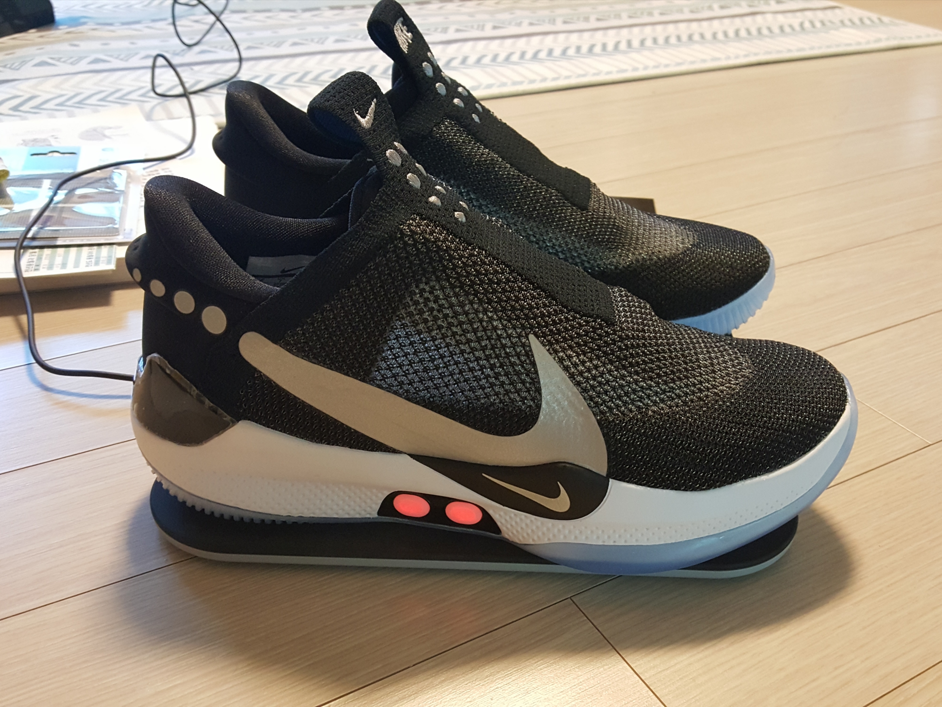 Nike Adapt BB Black Pure Platinum (US Charger) 착용 스타일 - 4