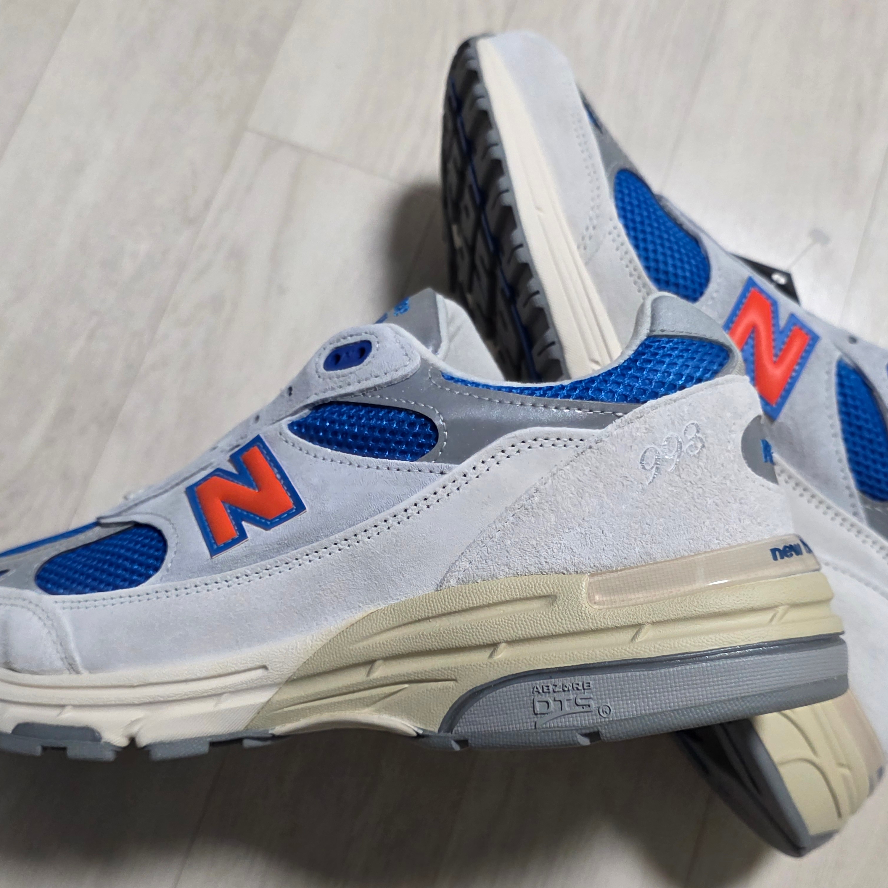 New Balance x Kith x Madison Square Garden 993 Made in USA Ancient Scroll Grey Matter 착용 스타일 - 3