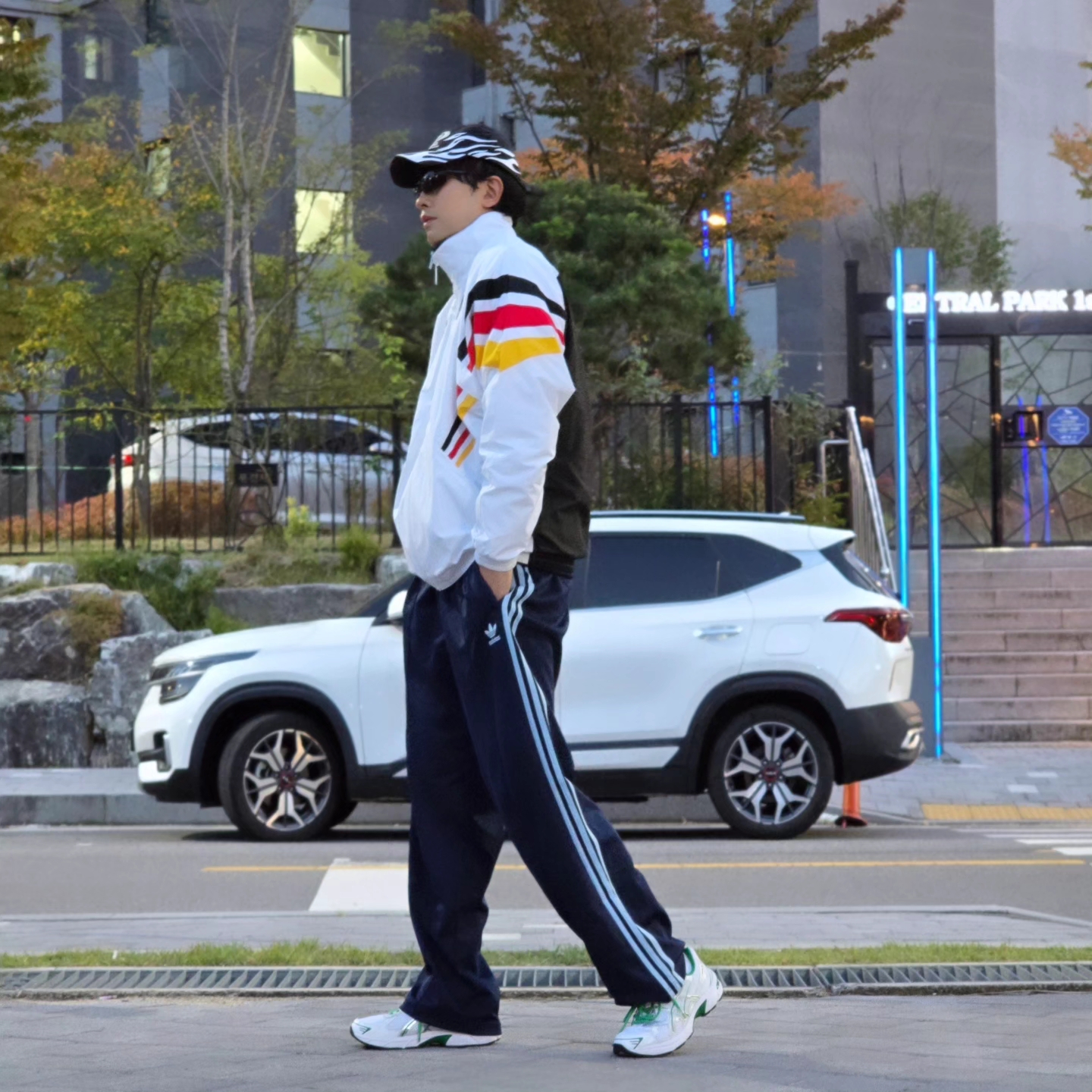 Adidas x NSRC Cap Black, Adidas Germany 1996 Woven Track Jacket White - KR Sizing 착용 스타일 - 3