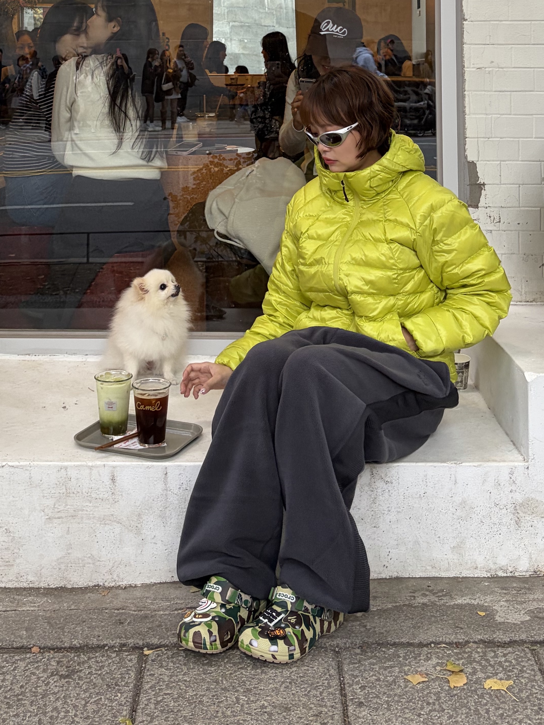 Musinsa Standard Iron Light Down Jacket Yellow Green, Crocs x BAPE Classic Clog Chai 착용 스타일 - 2