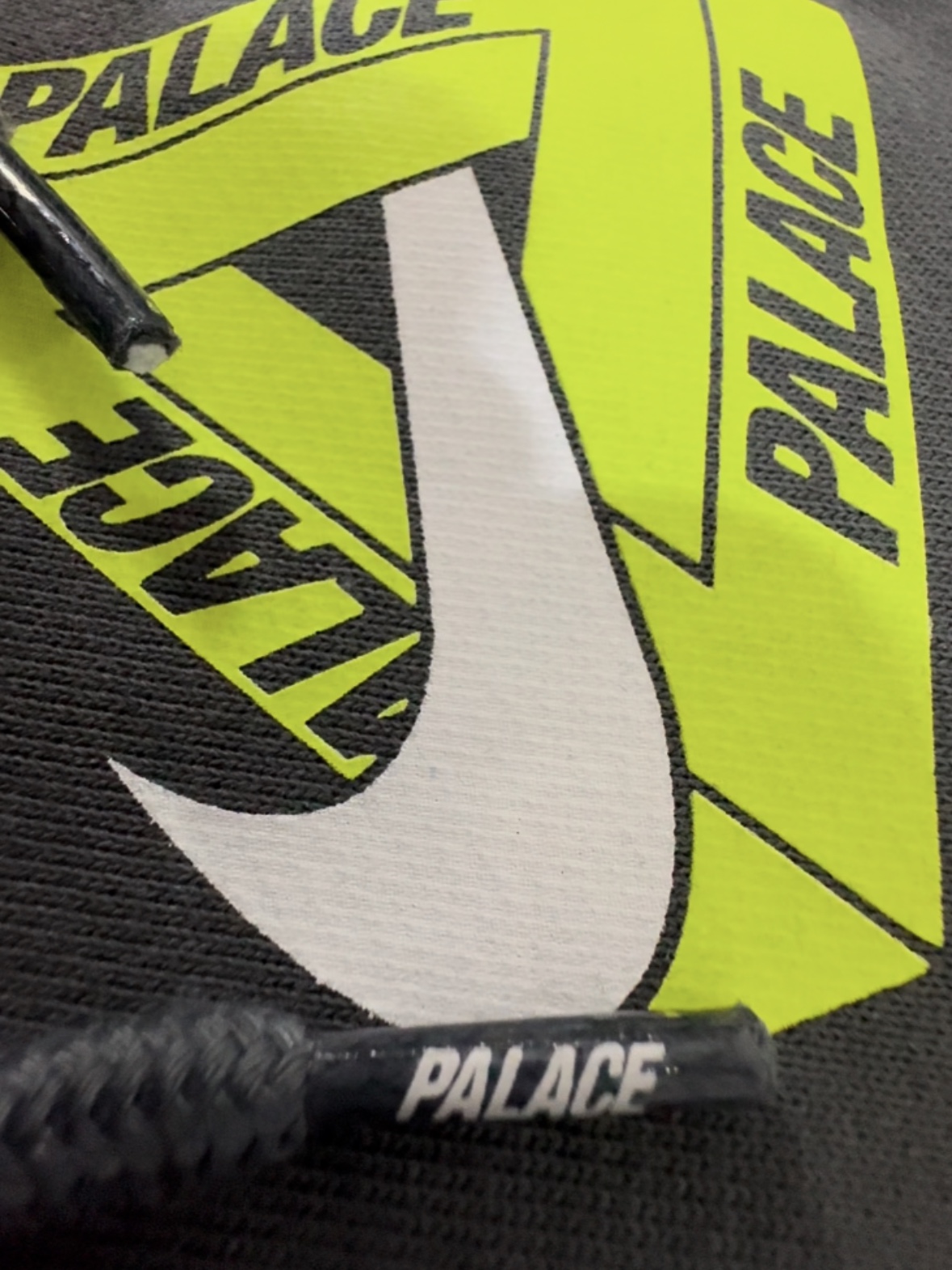 Palace x Nike Tri Swoosh Hood Charcoal - 25FW 착용 스타일