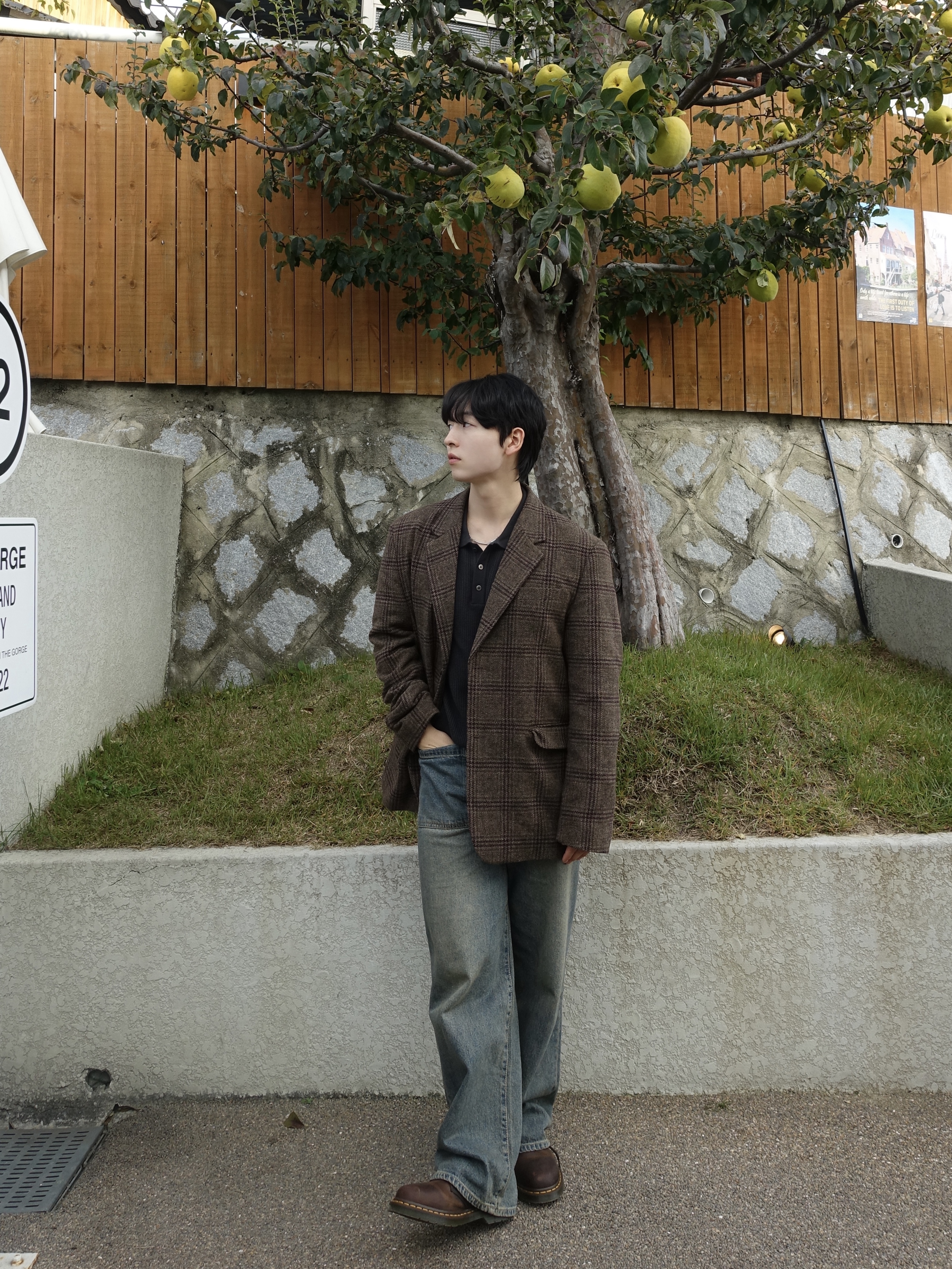 Dr. Martens 1461 Bex Crazy Horse Dark Brown 착용 스타일 - 2