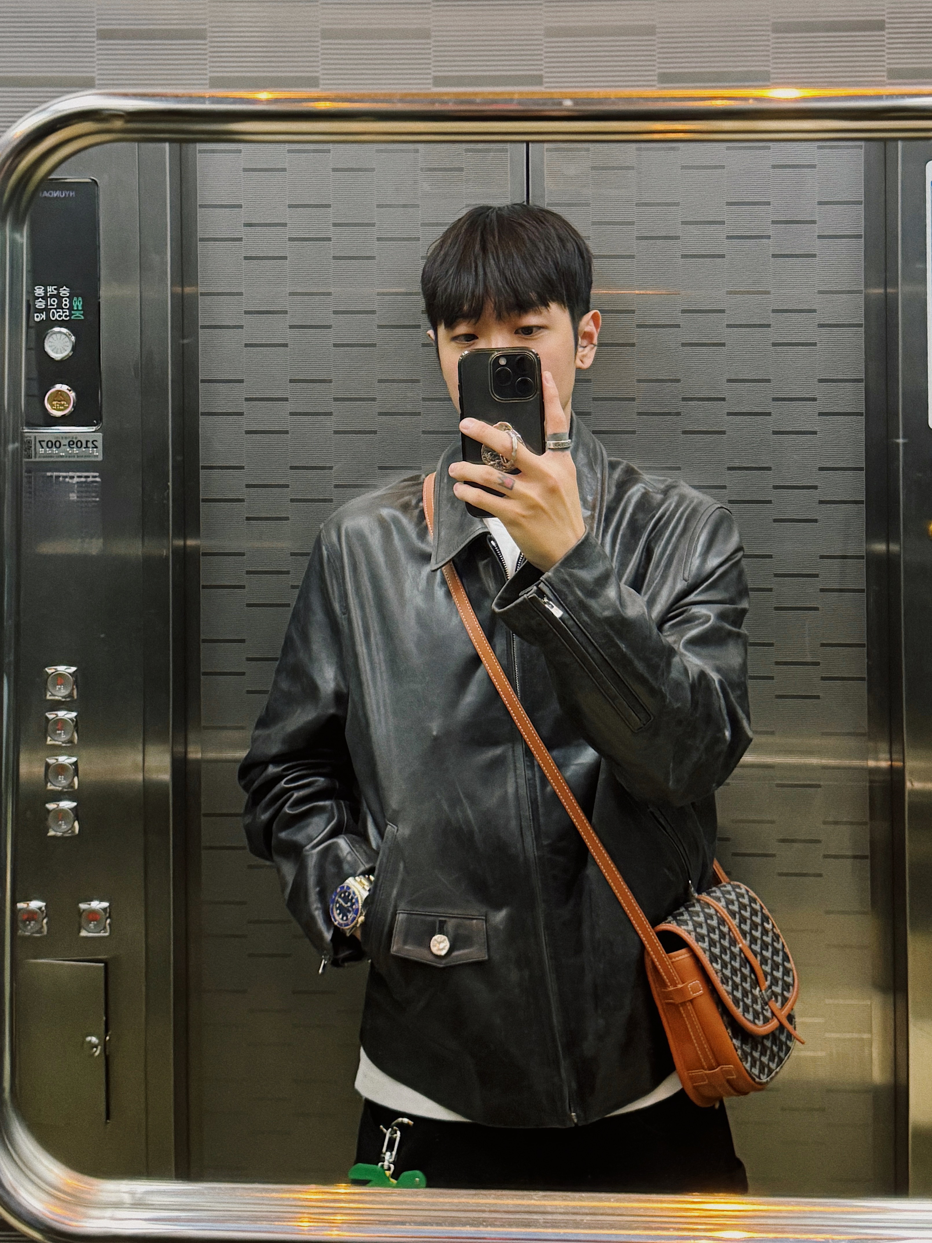 STU Lamb Skin Leather Jacket Black, Goyard Belvedere MM Bag Black Tan 착용 스타일 - 2