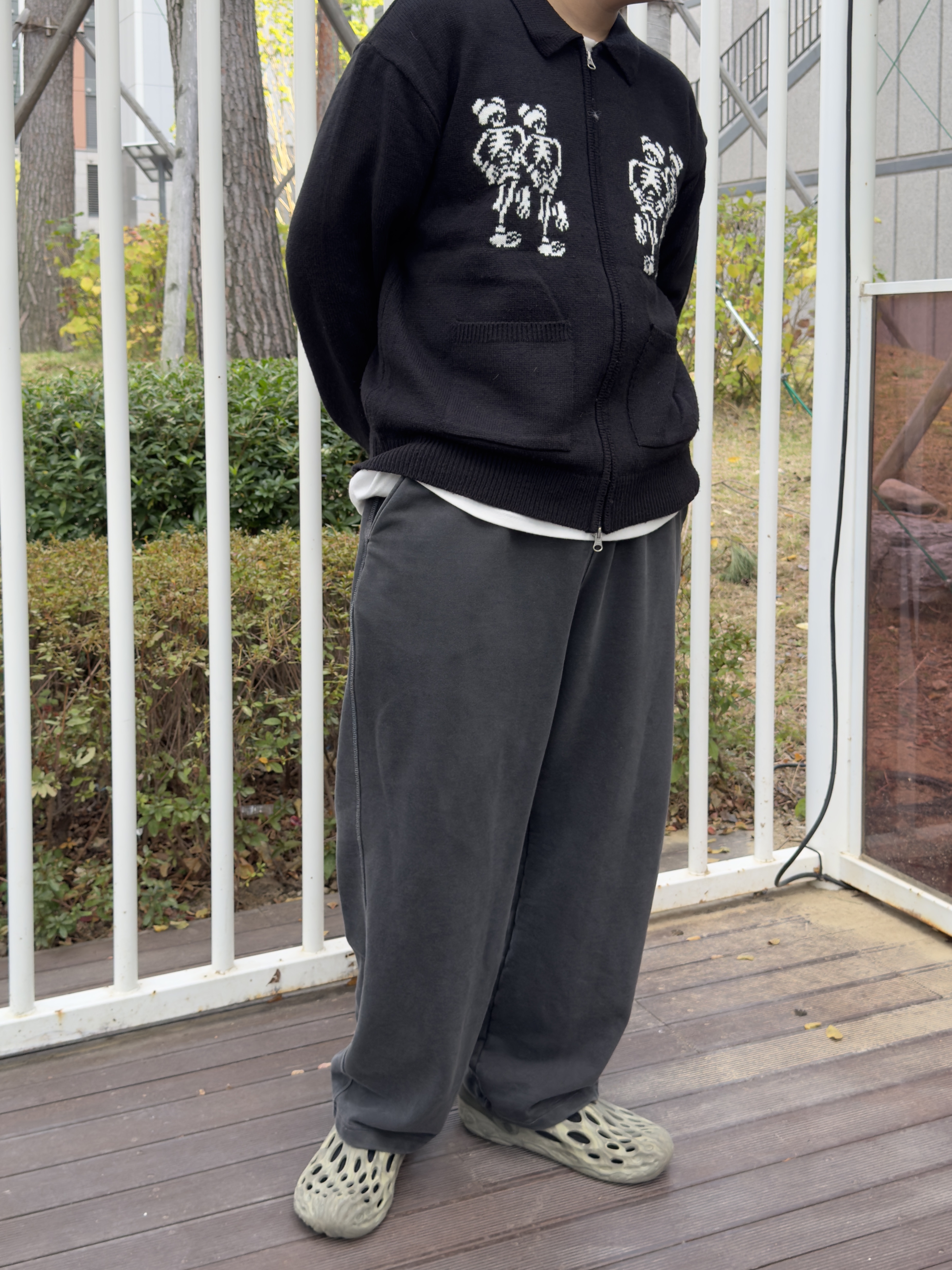 [KREAM 단독]  Knitted Sun Pigment Training Pants Washing Charcoal, Merrell Hydro Moc AT Cage 1TRL Olive 착용 스타일