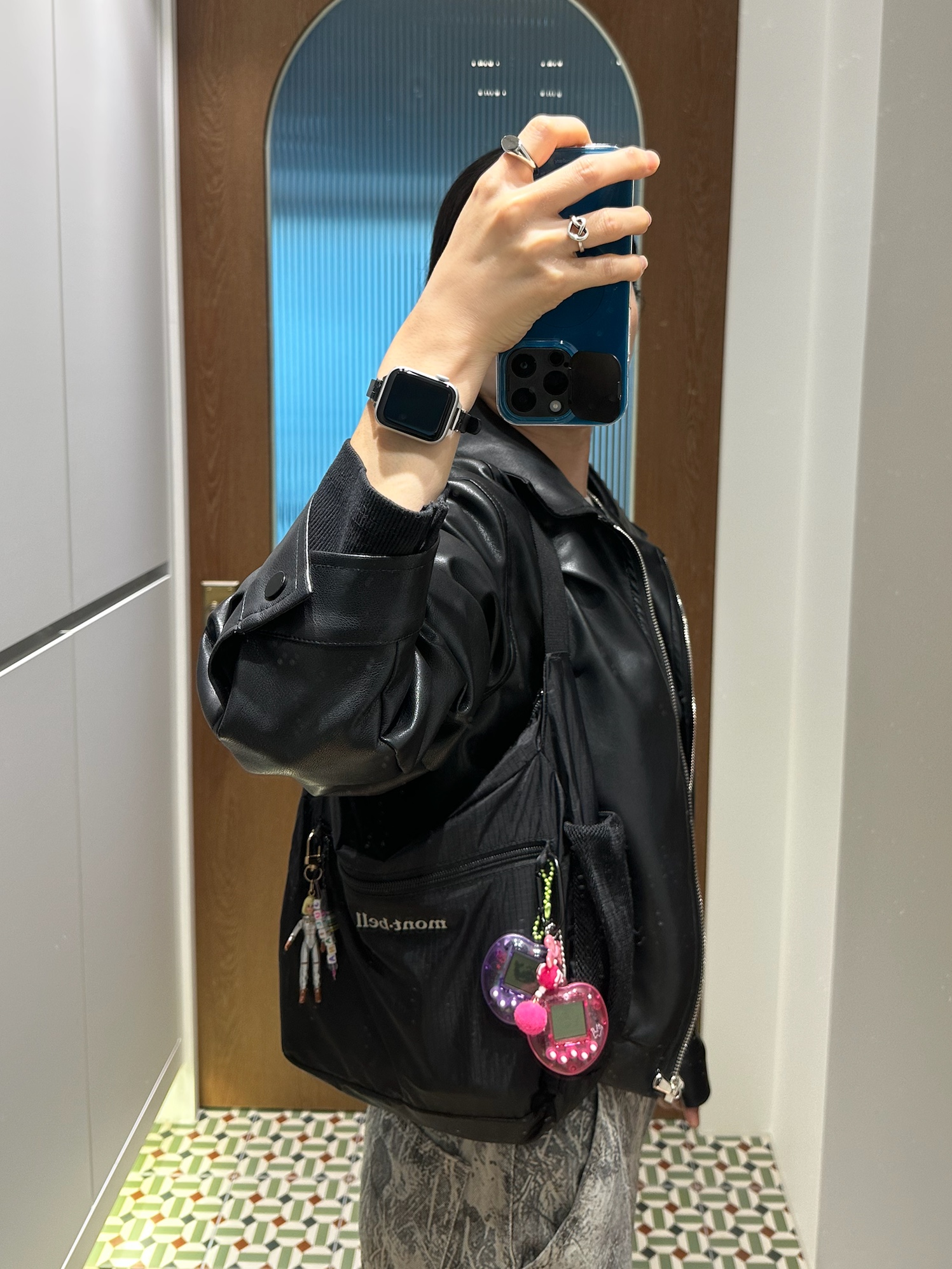 Montbell Pocketable Light Shoulder Bag Small Black, Onitsuka Tiger Mexico 66 Yellow Black 착용 스타일 - 4