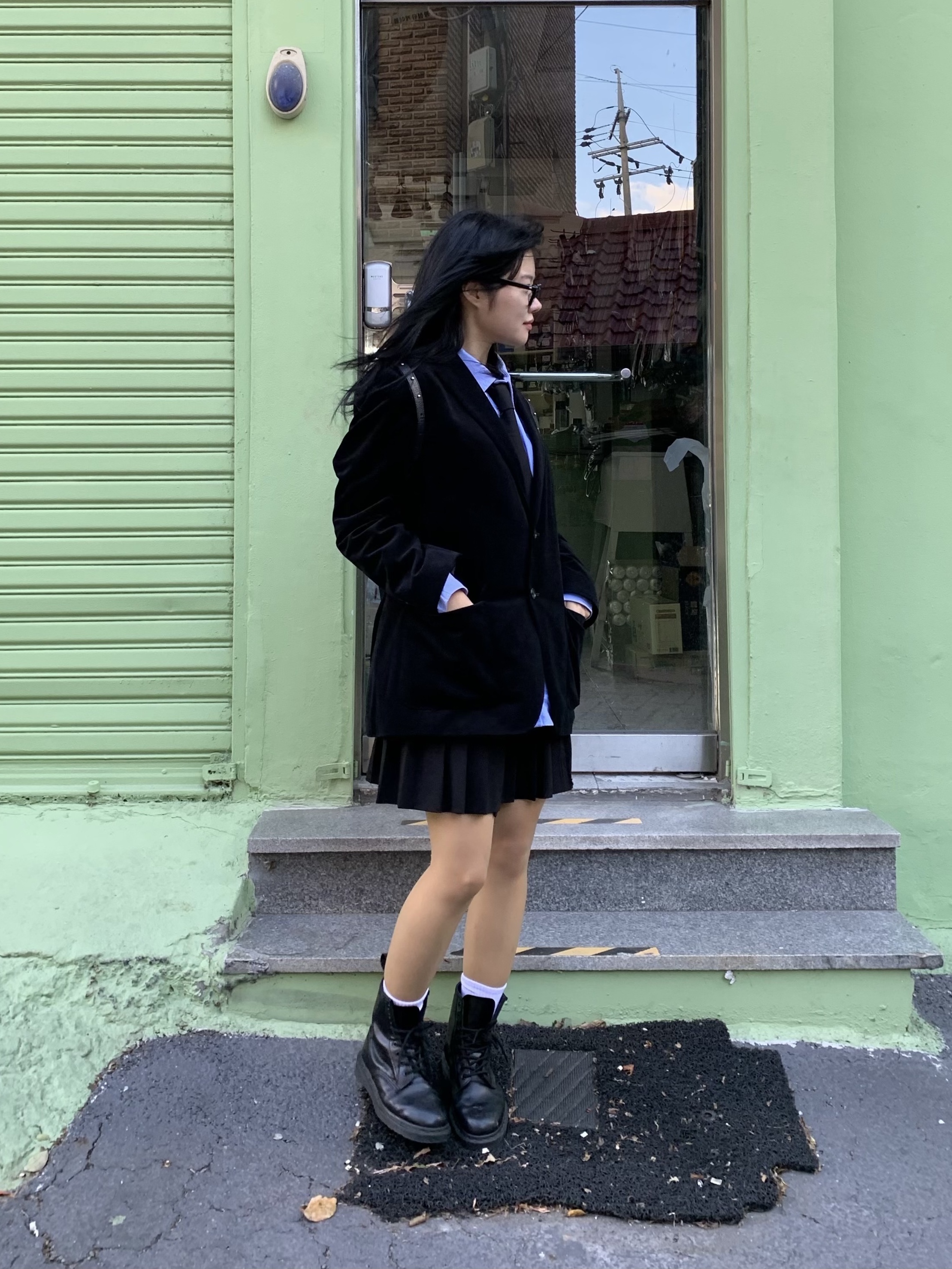 lash Clift Black, (W) BAPE Heart Badge Pleated Skirt Shorts Black 착용 스타일 - 1