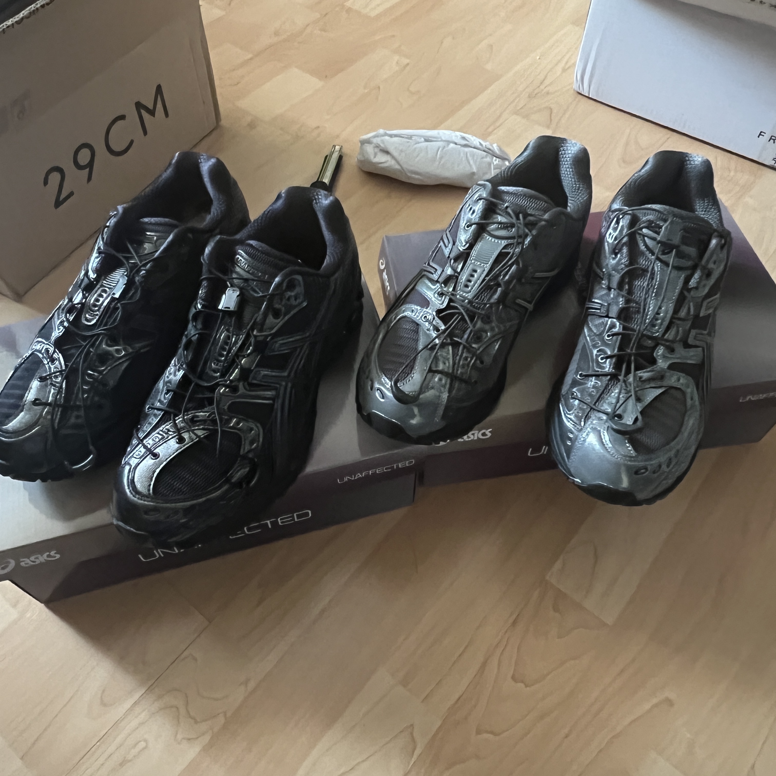 Asics x Unaffected Gel-Nimbus 10.1 Gunmetal Black, Asics x Unaffected Gel-Nimbus 10.1 Black Black 착용 스타일