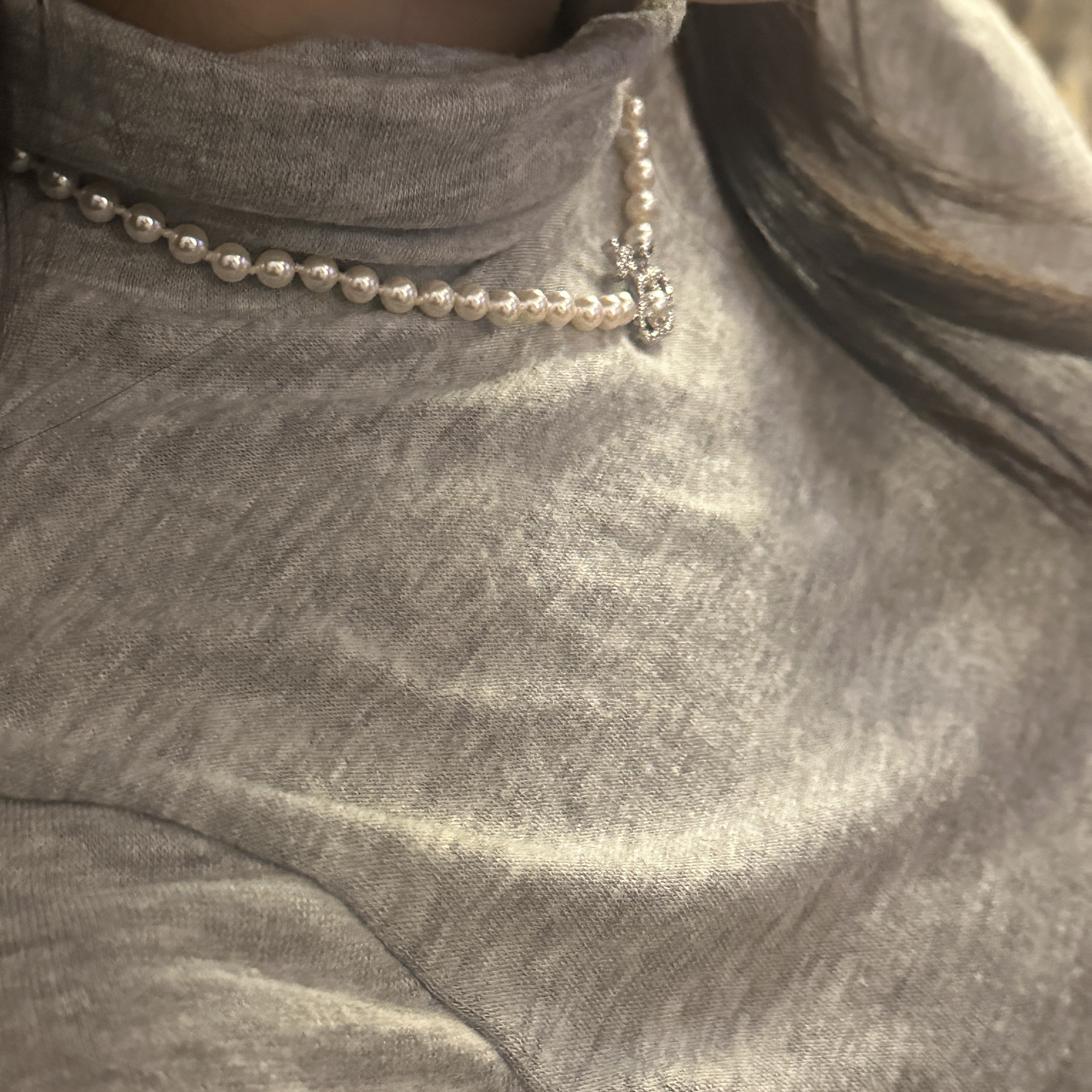 Vivienne Westwood Olympia Pearl Necklace Platinum White 착용 스타일 - 2