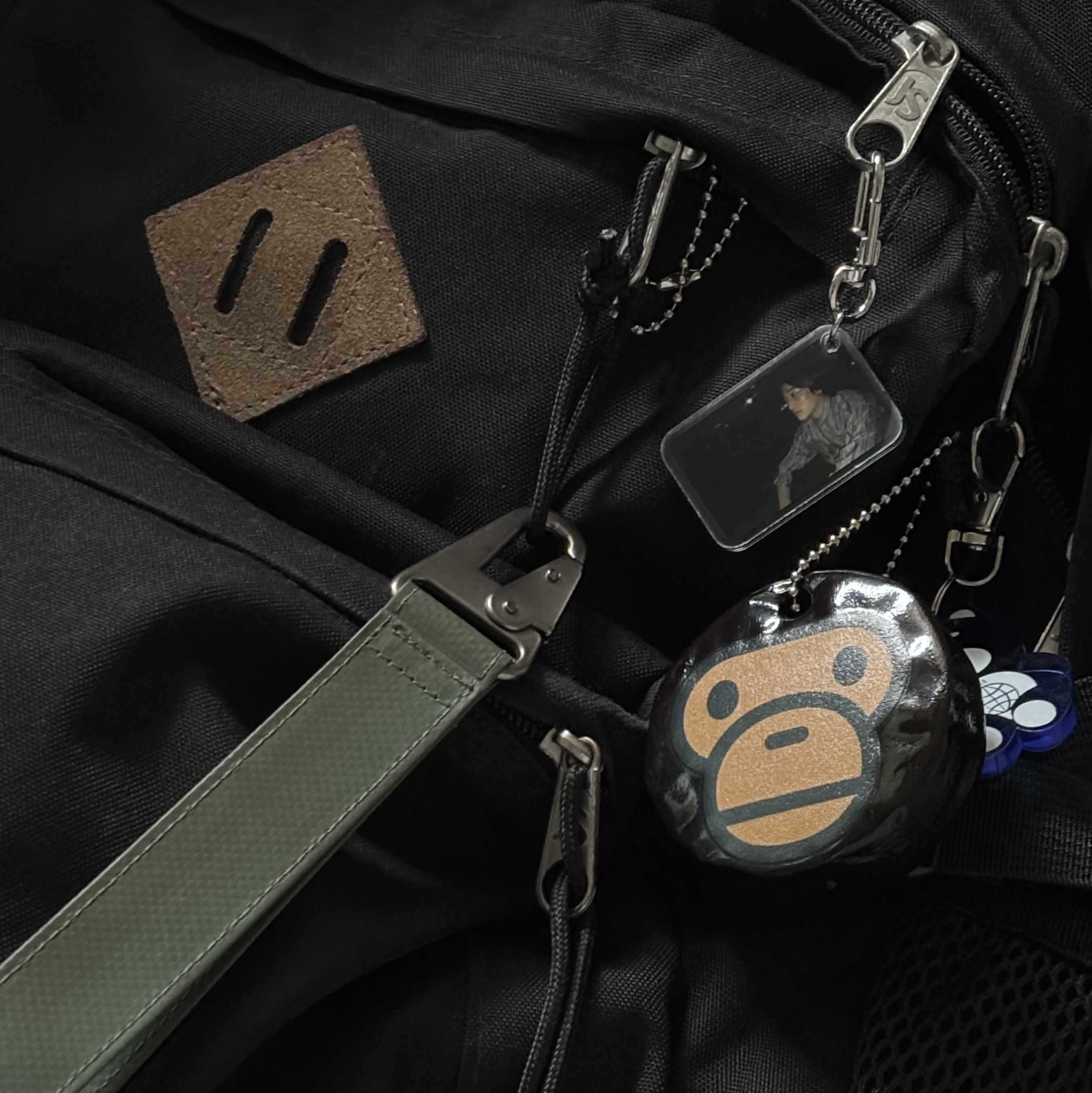 BAPE Baby Milo Keychain Brown, Jansport Main Campus Backpack Black 착용 스타일