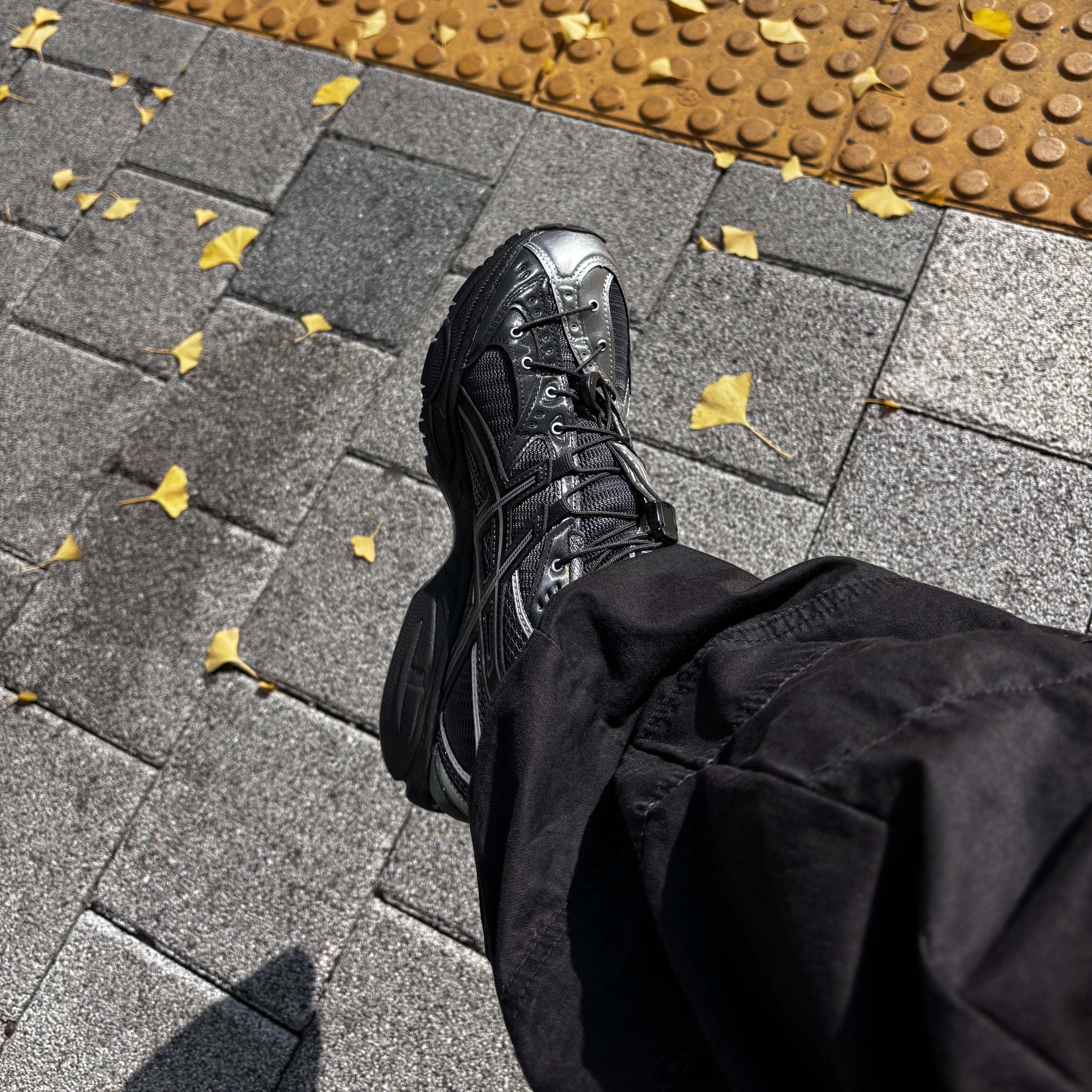 Asics x Unaffected Gel-Nimbus 10.1 Silver Black 착용 스타일