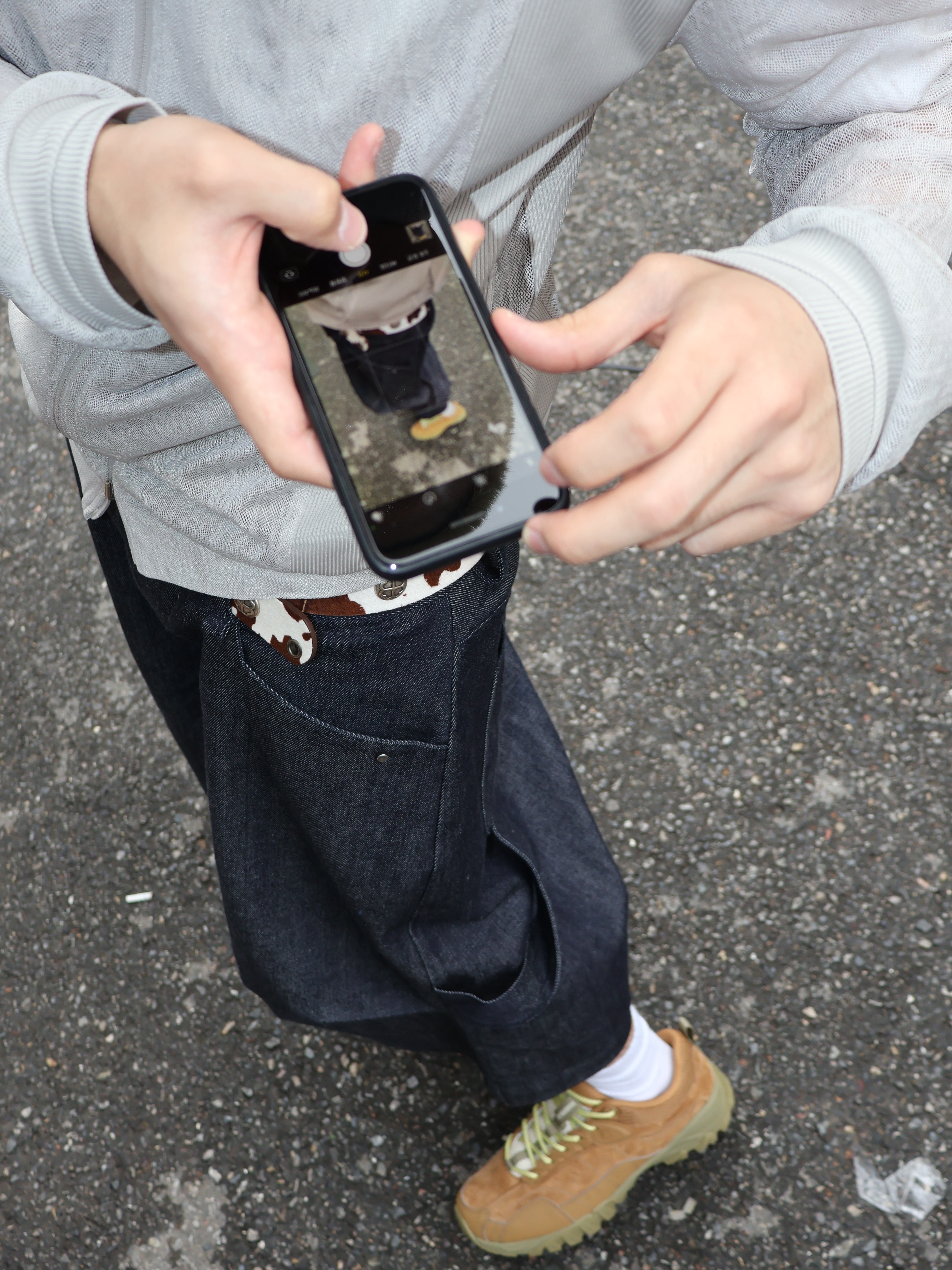 Nonnod Alpine Carpenter Raw Selvedge Denim Shorts Indigo 착용 스타일 - 2