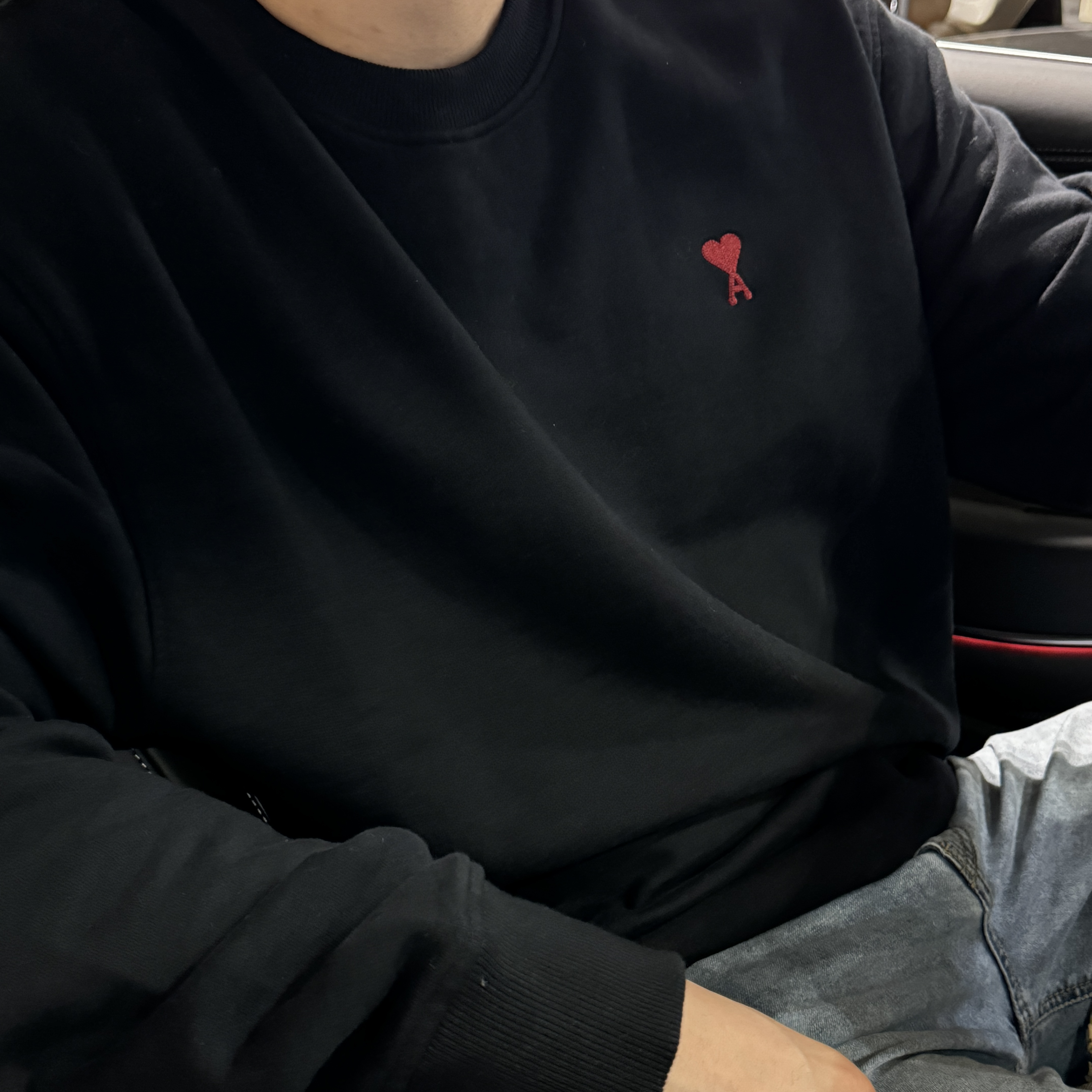 AMI de Coeur Sweatshirt Black 착용 스타일
