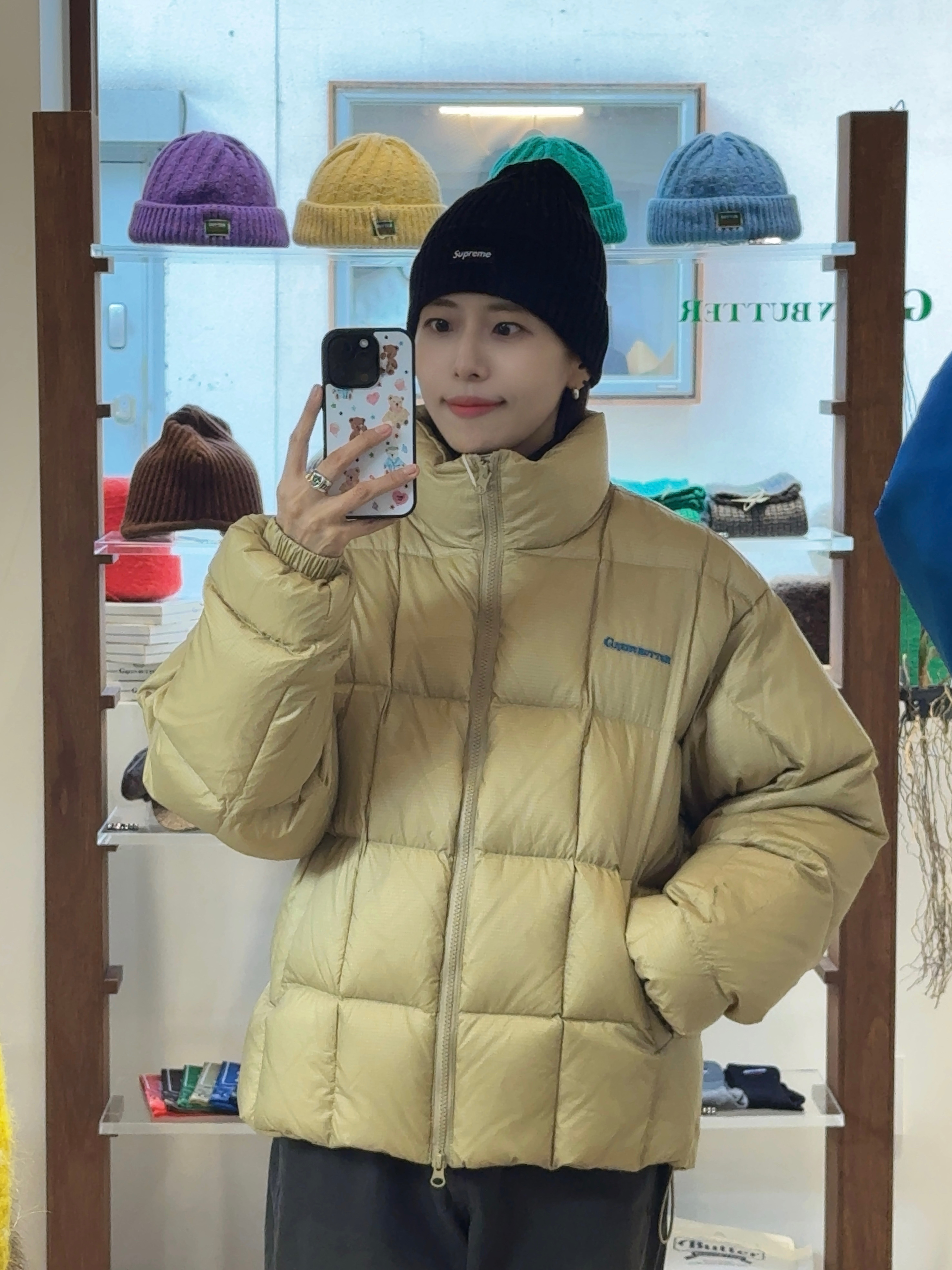 Supreme Overdyed Beanie Black, Adidas Spezial Handball Core Black 착용 스타일 - 2